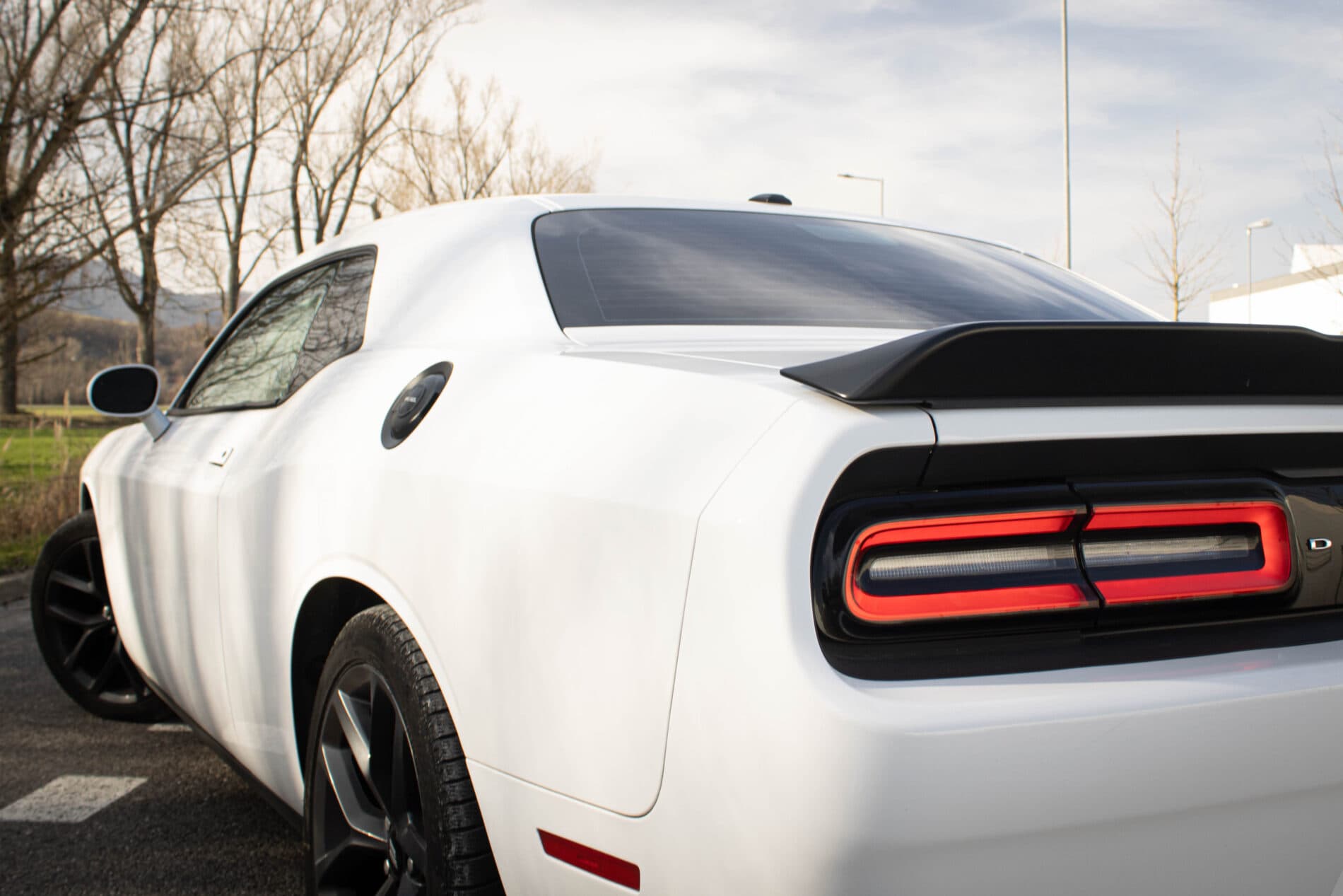 2019 Dodge Challenger, biela kupé, 85 128 km