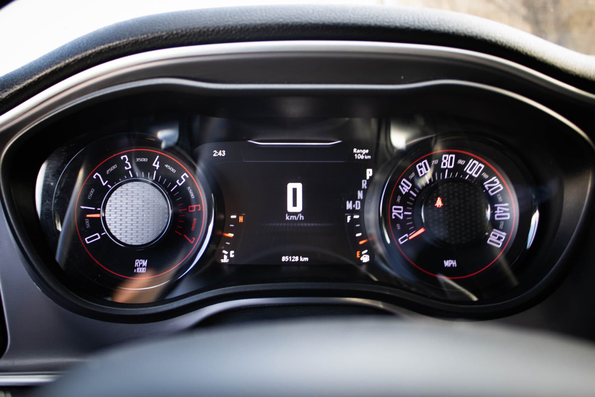 2019 Dodge Challenger, biela kupé, 85 128 km