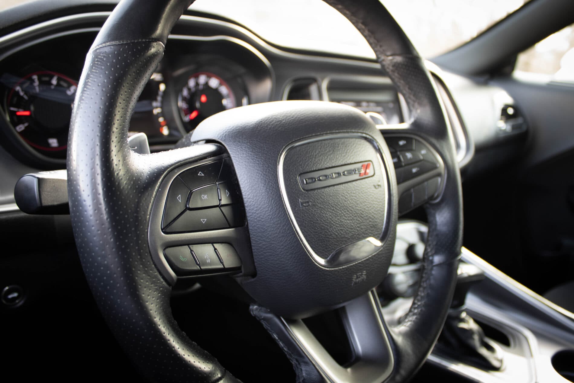 2019 Dodge Challenger, biela kupé, 85 128 km
