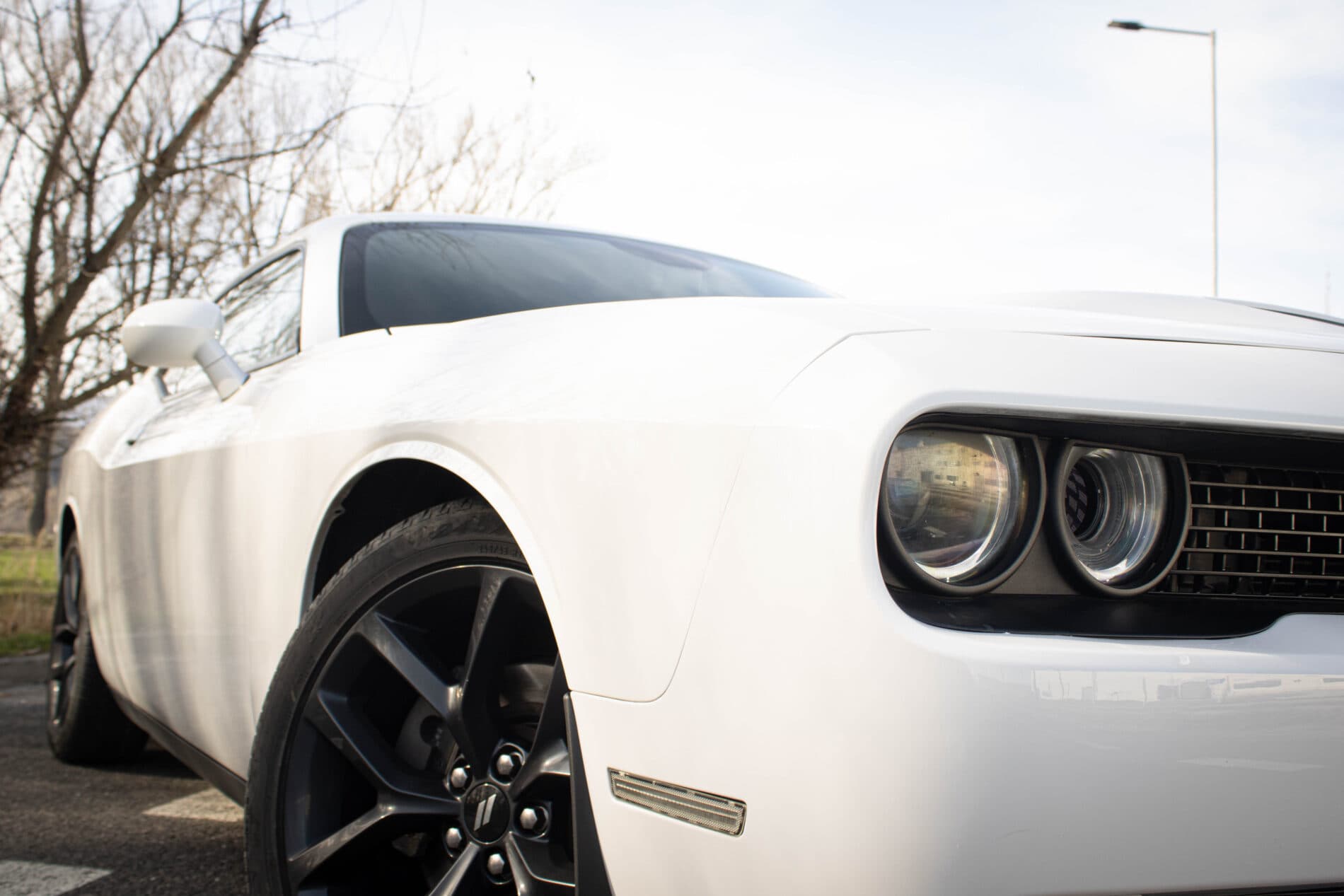 2019 Dodge Challenger, biela kupé, 85 128 km