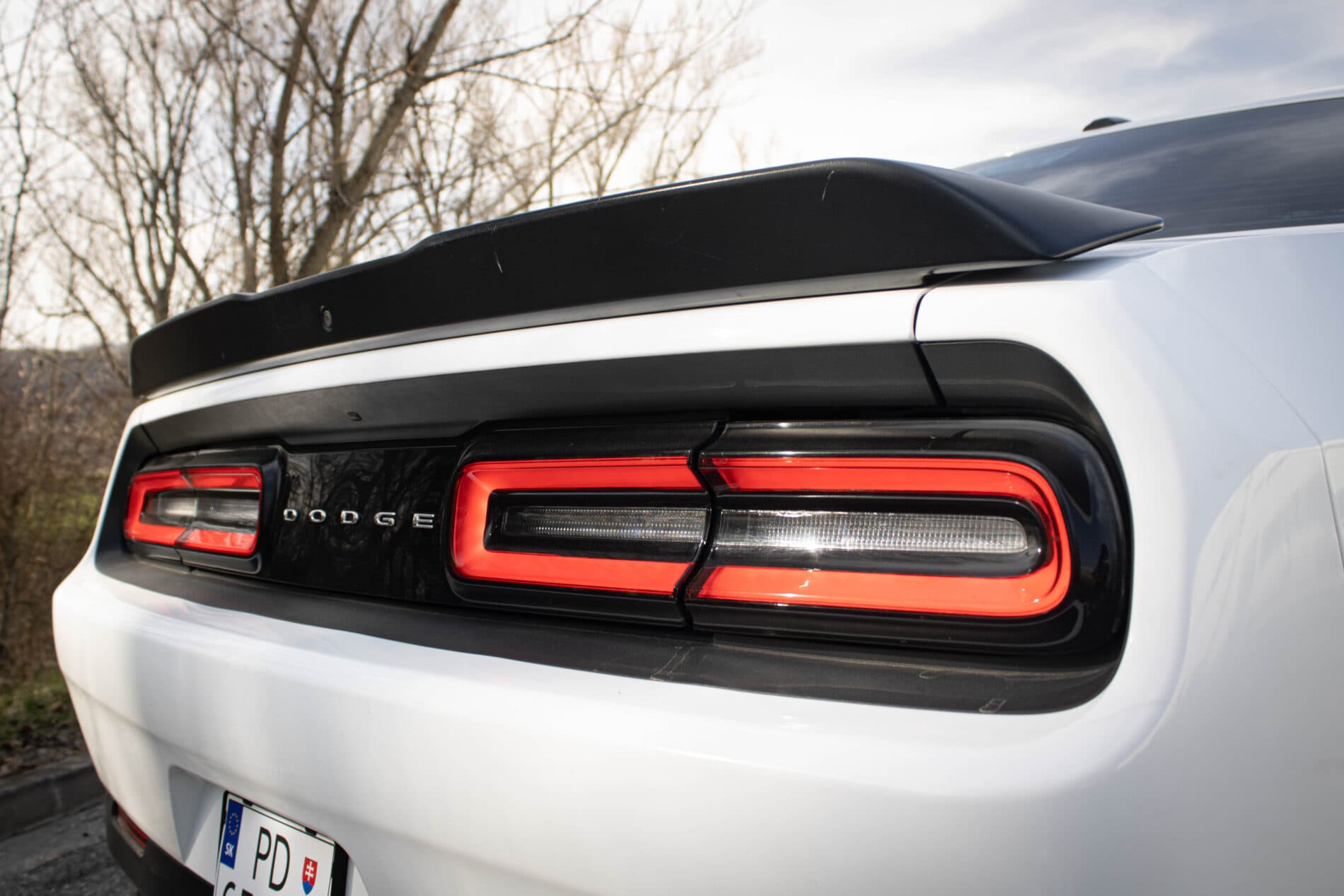 2019 Dodge Challenger, biela kupé, 85 128 km