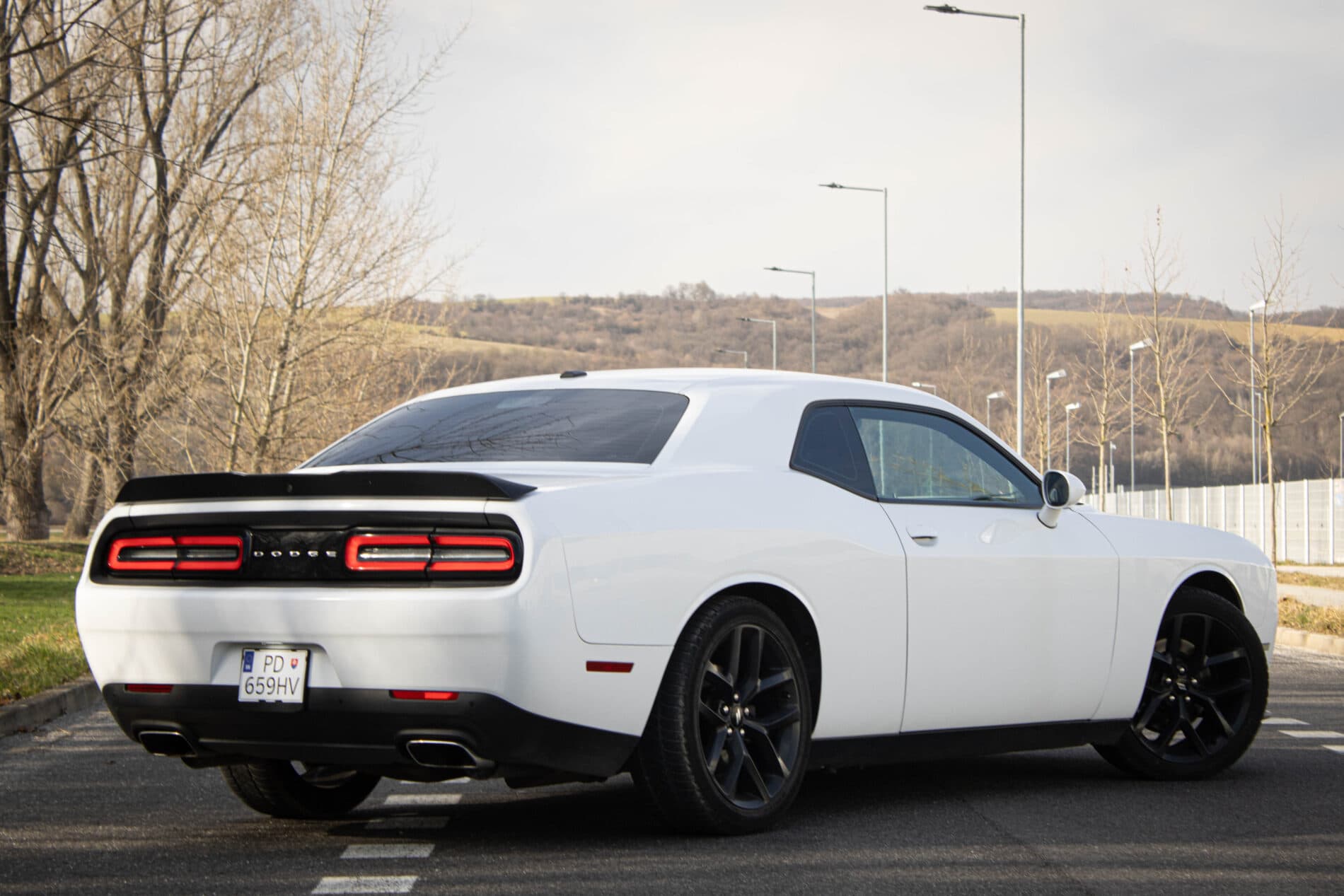 2019 Dodge Challenger, biela kupé, 85 128 km