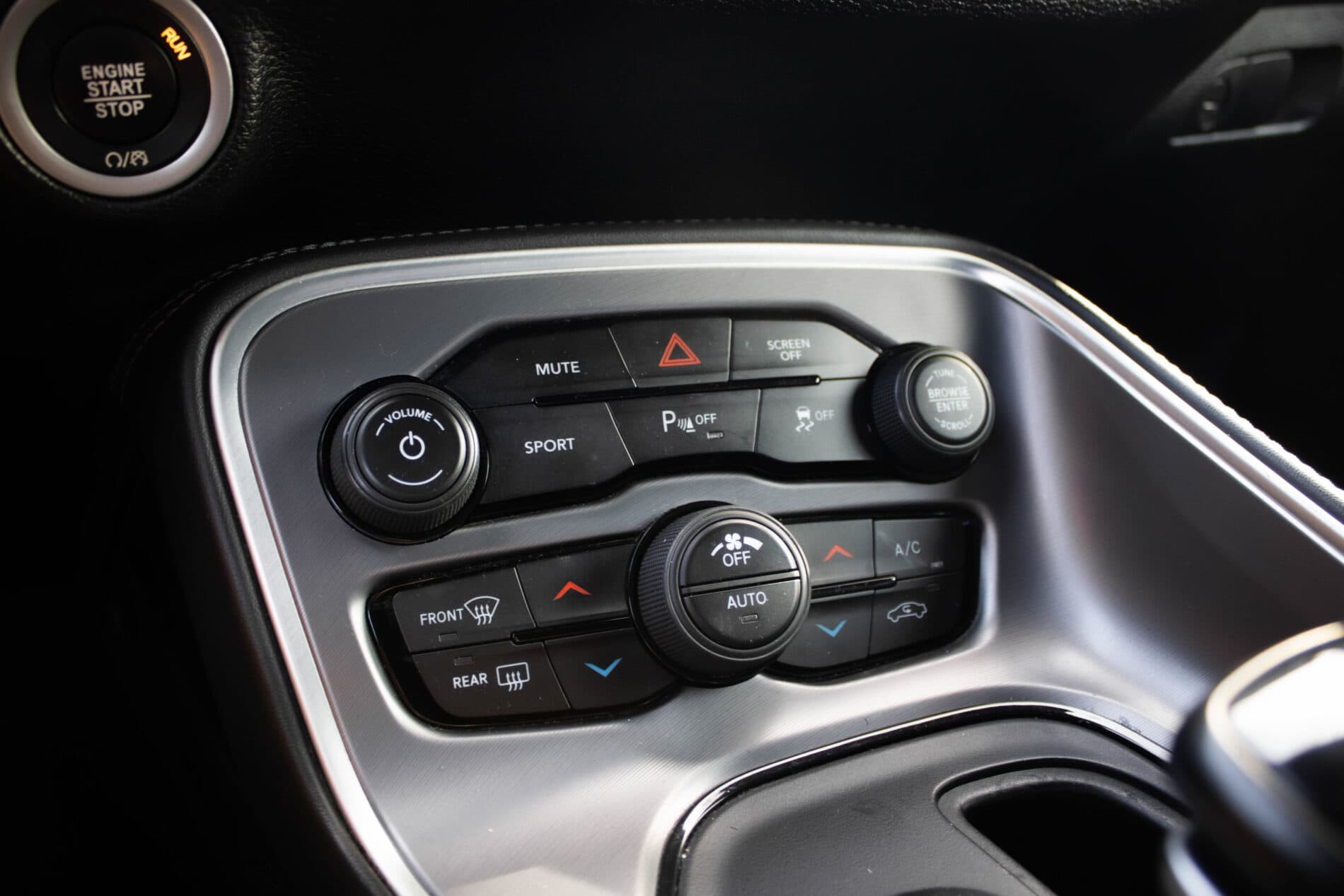 2019 Dodge Challenger, biela kupé, 85 128 km