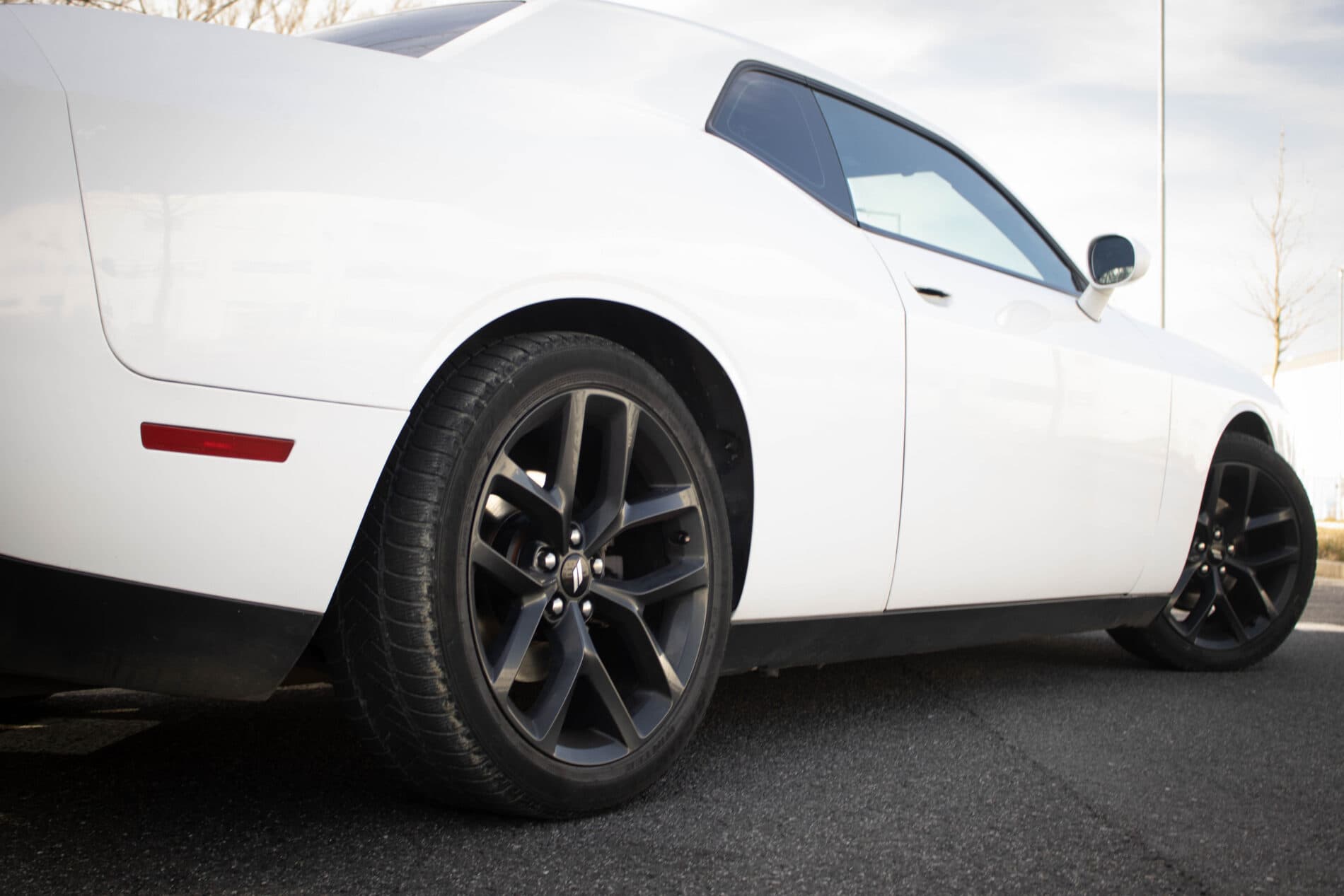 2019 Dodge Challenger, biela kupé, 85 128 km