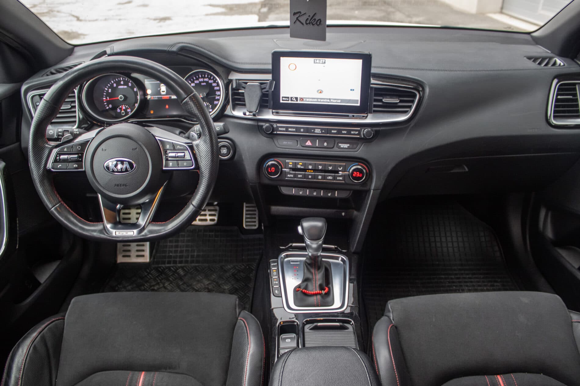 2019 Kia ProCeed GT, biela kombi, 35 892 km
