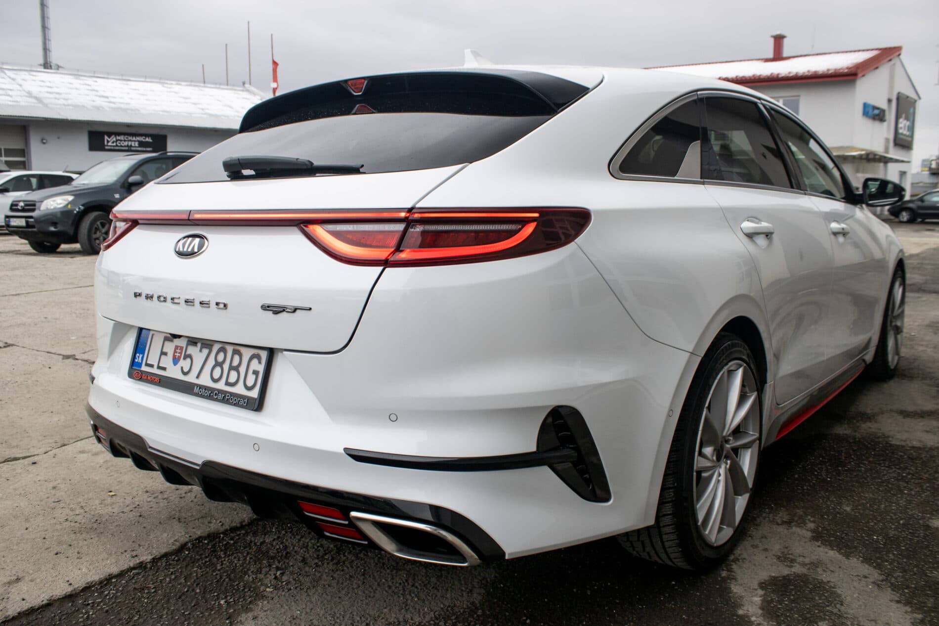 2019 Kia ProCeed GT, biela kombi, 35 892 km