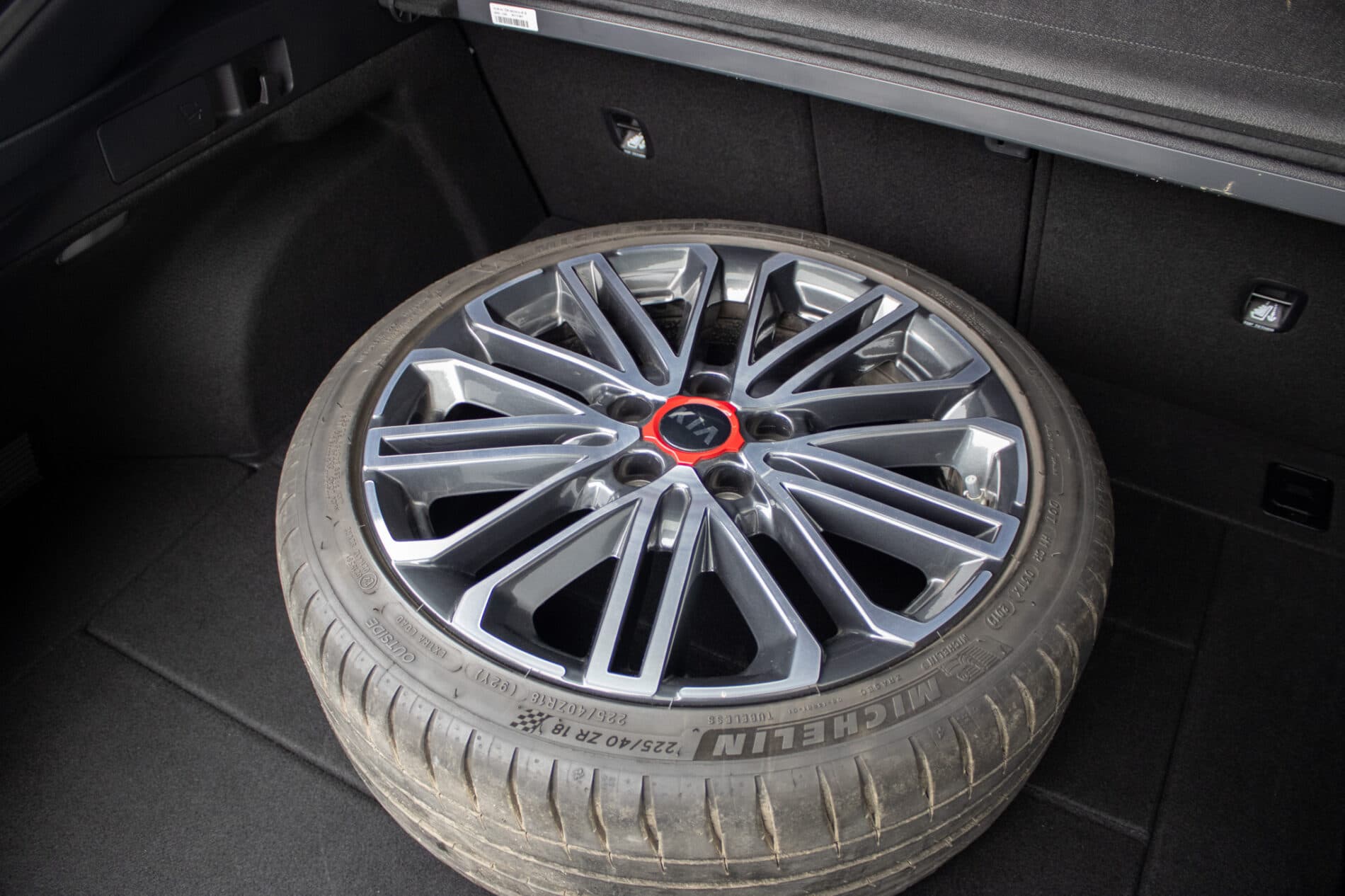 2019 Kia ProCeed GT, biela kombi, 35 892 km