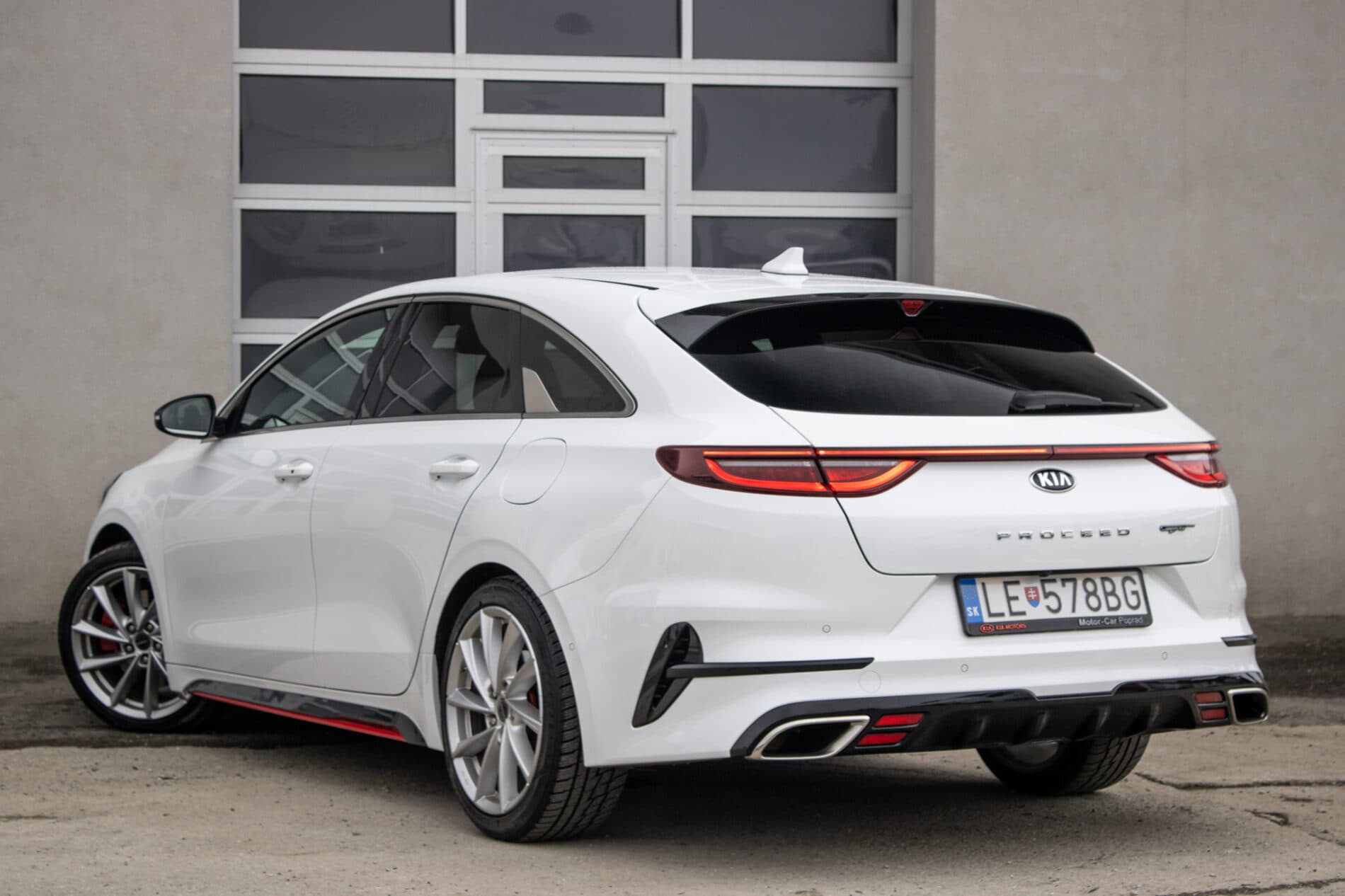 2019 Kia ProCeed GT, biela kombi, 35 892 km