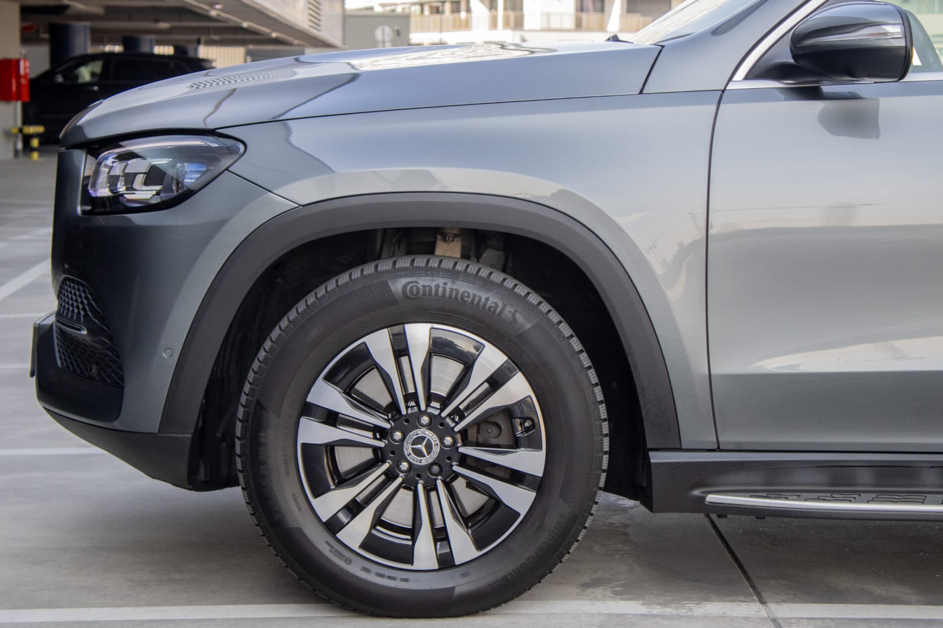 2020 Mercedes-Benz GLS 400d, sivá suv, 126 364 km