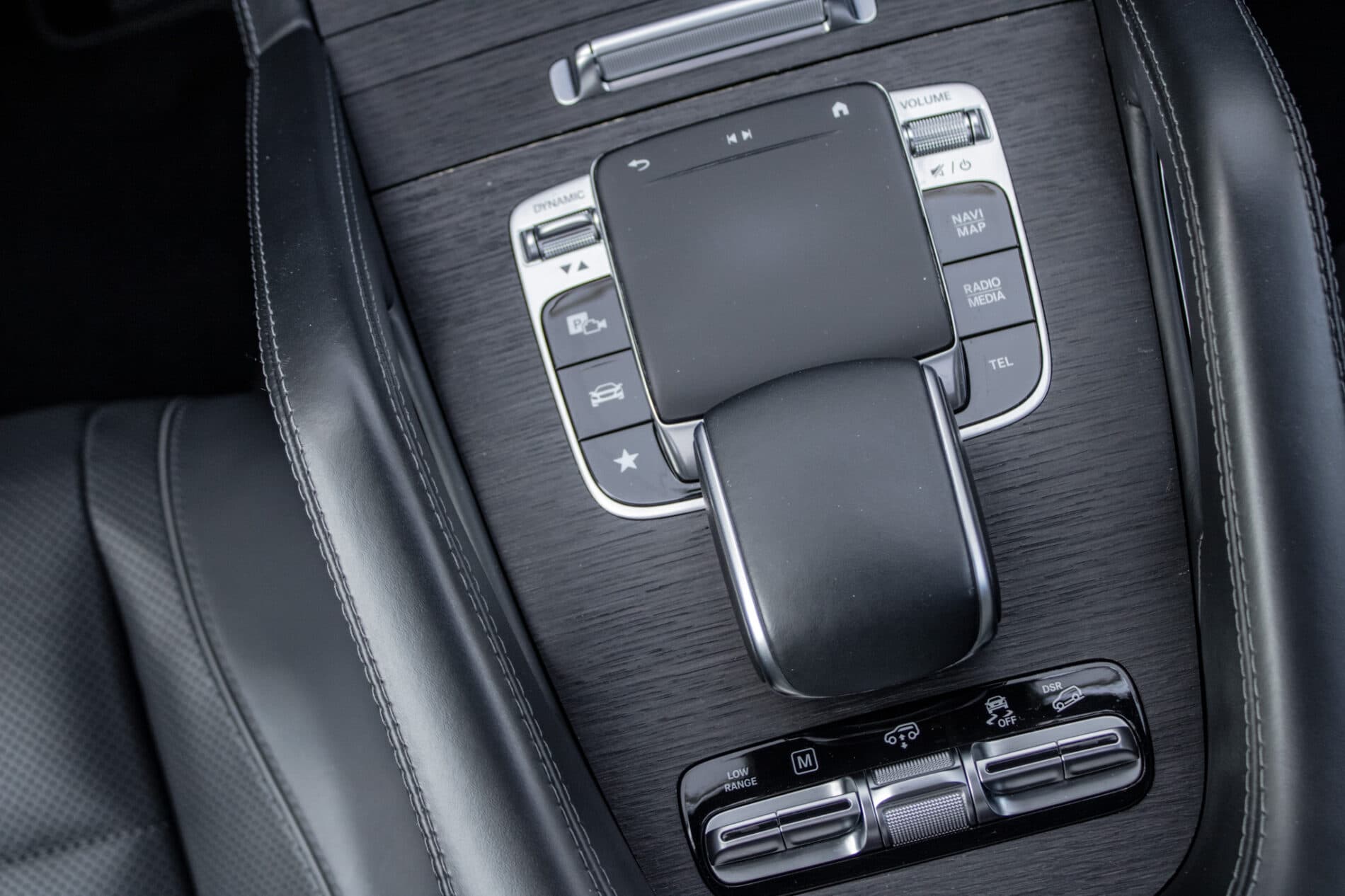 2020 Mercedes-Benz GLS 400d, sivá suv, 126 364 km