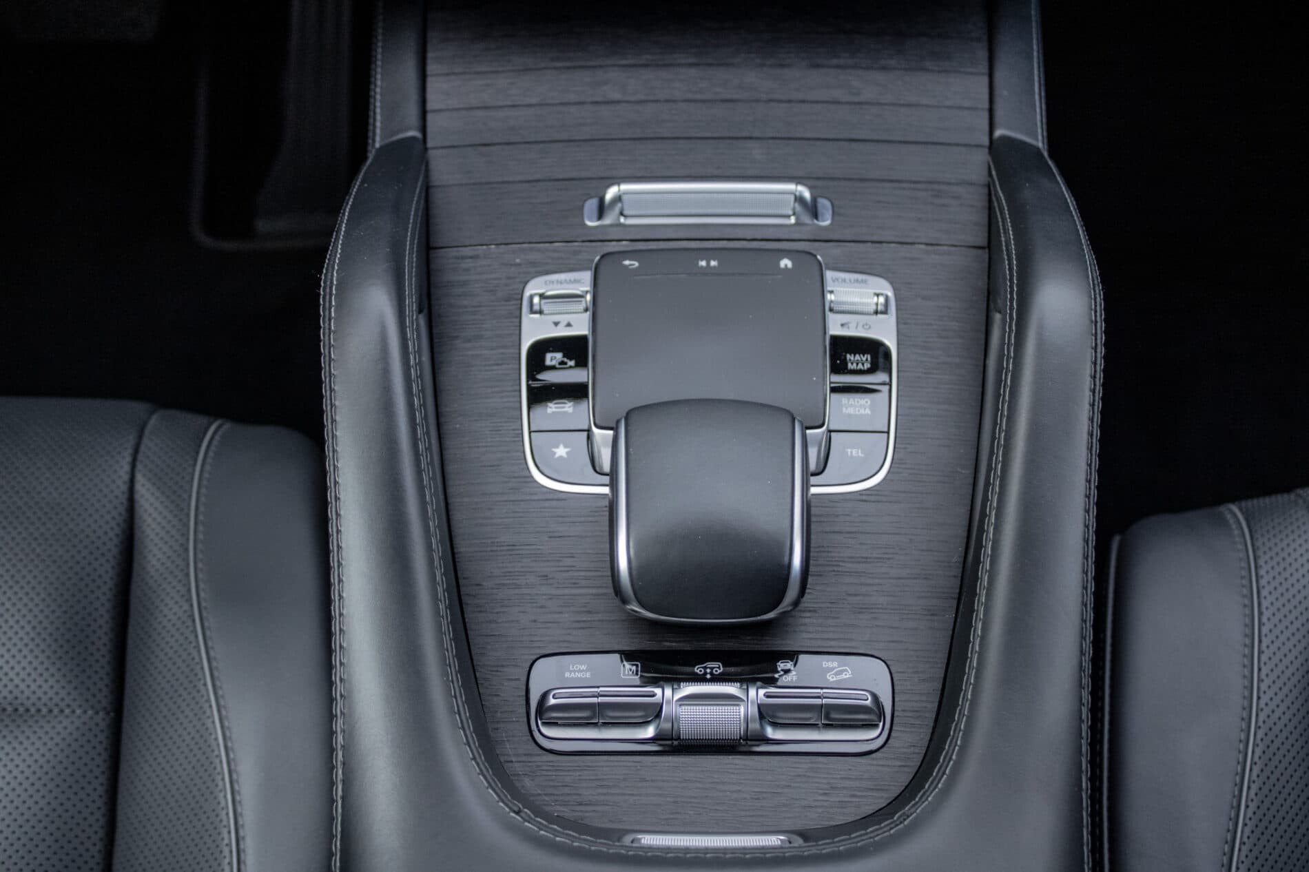 2020 Mercedes-Benz GLS 400d, sivá suv, 126 364 km