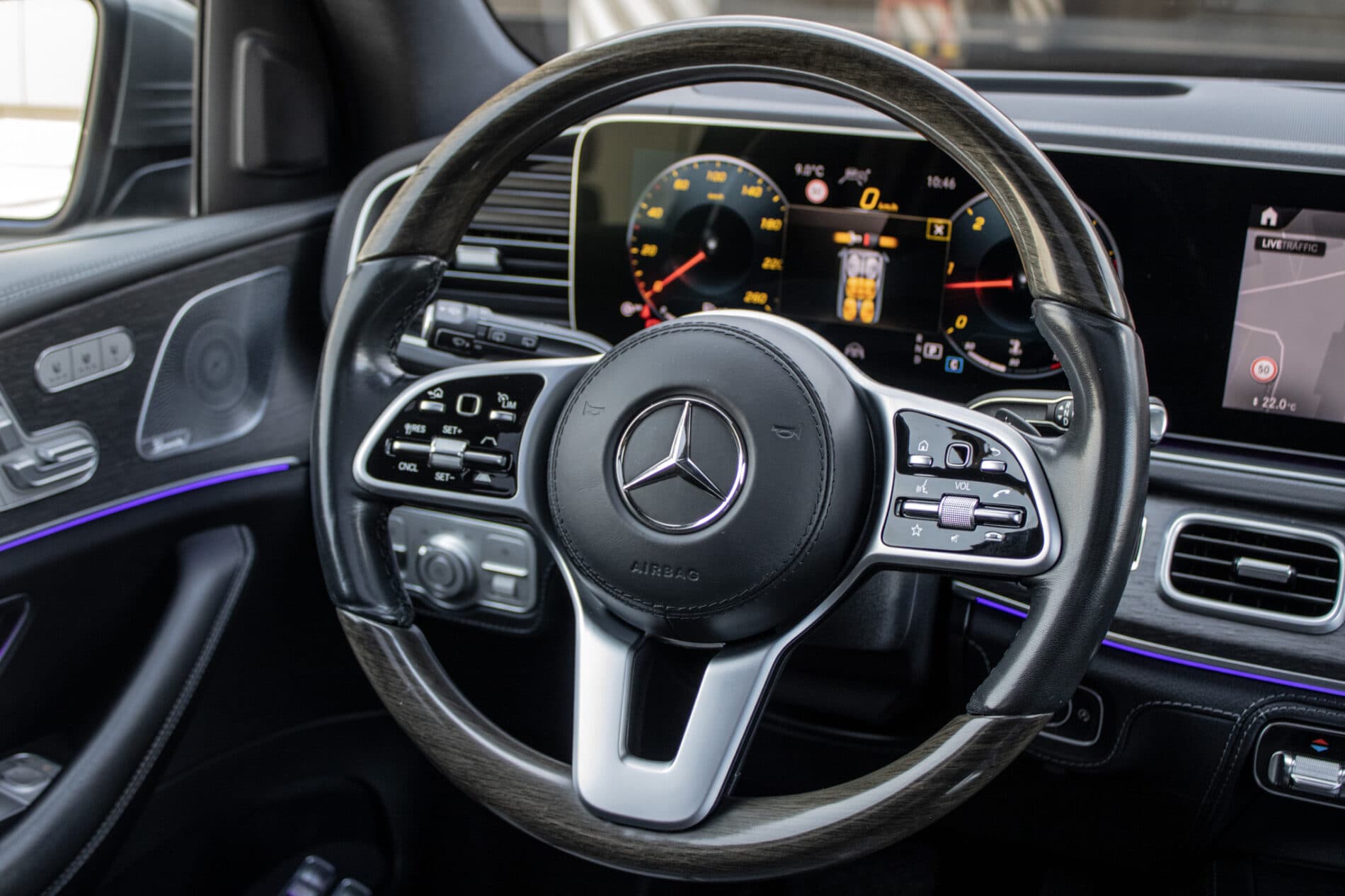 2020 Mercedes-Benz GLS 400d, sivá suv, 126 364 km