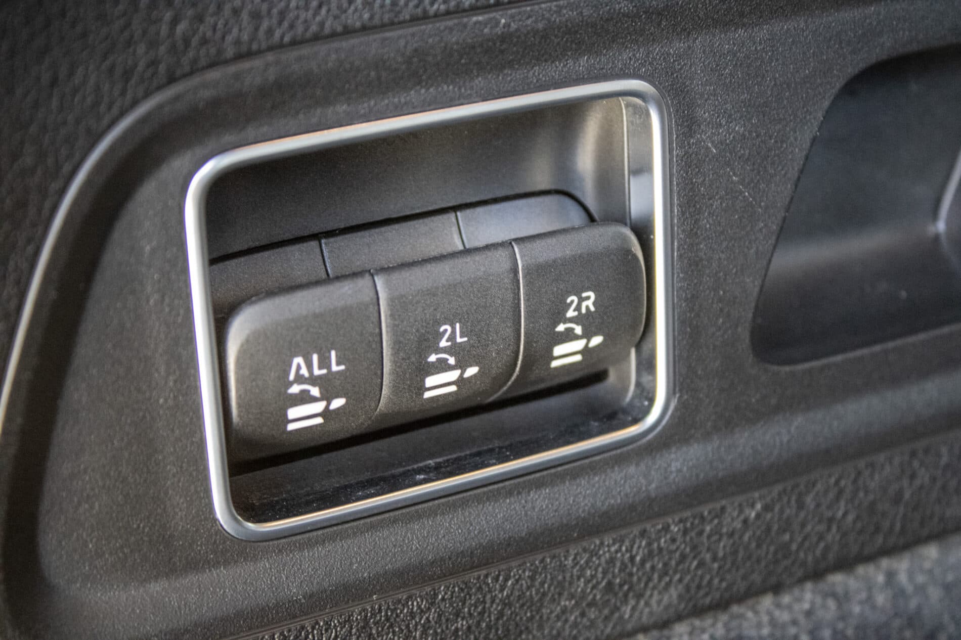 2020 Mercedes-Benz GLS 400d, sivá suv, 126 364 km