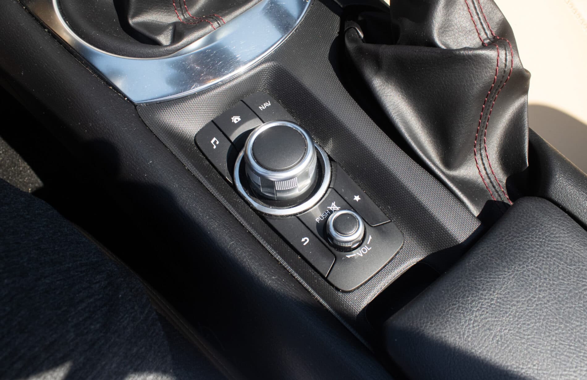 2018 Mazda MX-5 (ND), čierna kabriolet, 22 946 km
