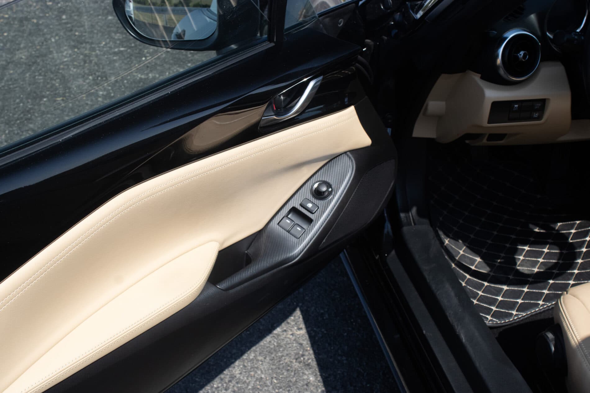 2018 Mazda MX-5 (ND), čierna kabriolet, 22 946 km