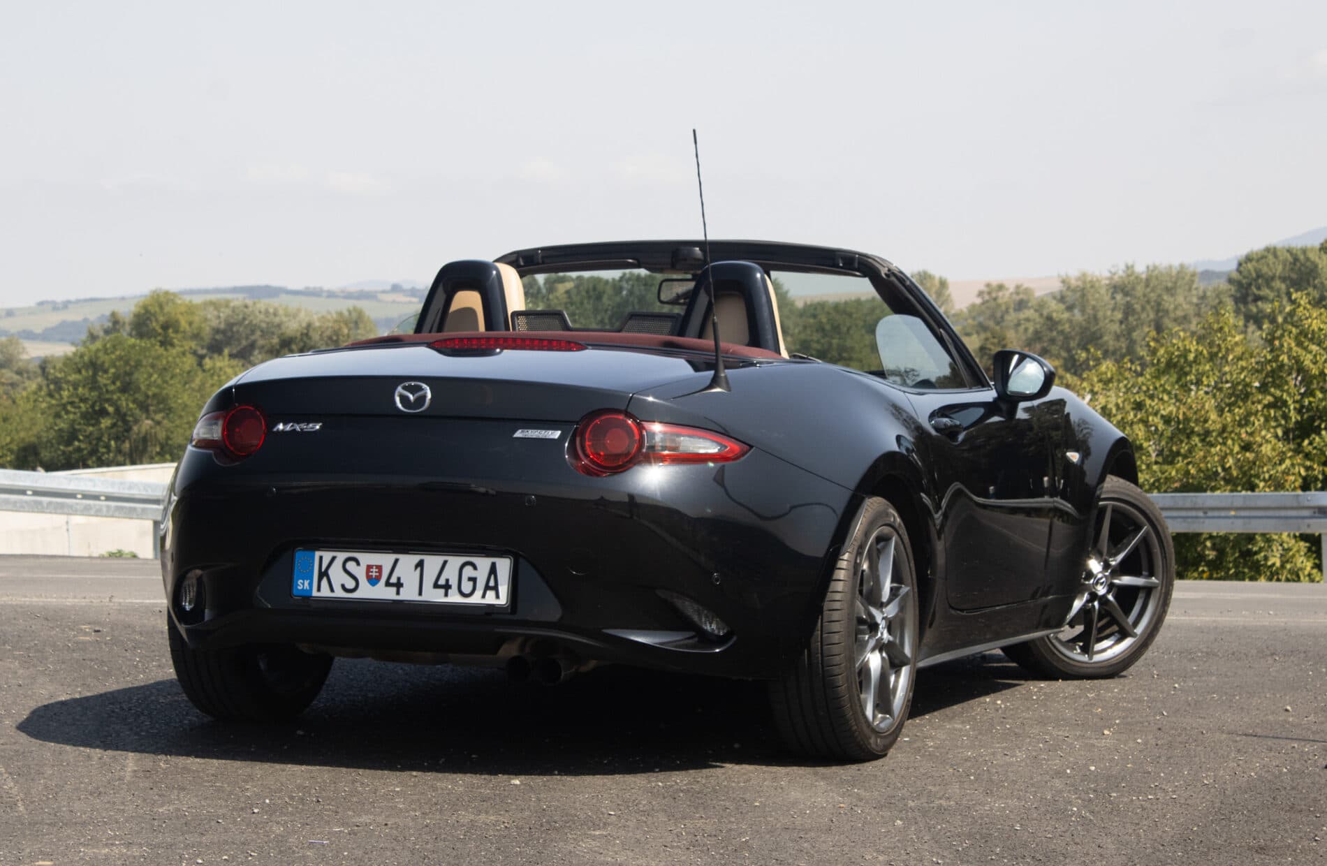 2018 Mazda MX-5 (ND), čierna kabriolet, 22 946 km