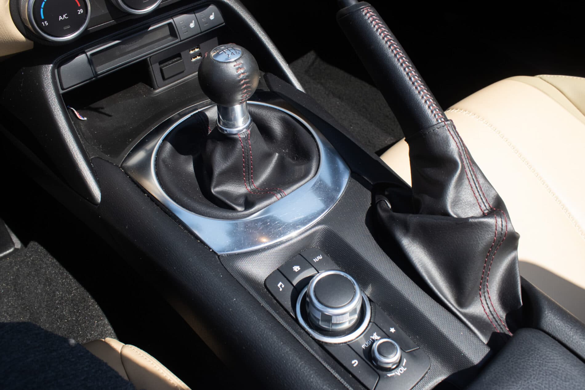 2018 Mazda MX-5 (ND), čierna kabriolet, 22 946 km