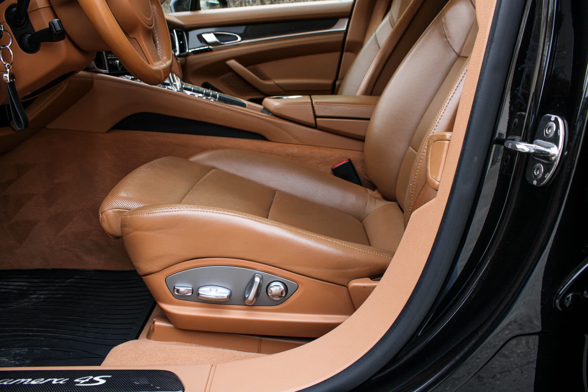 2010 Porsche Panamera S / 4S, čierna sedan, 264 126 km