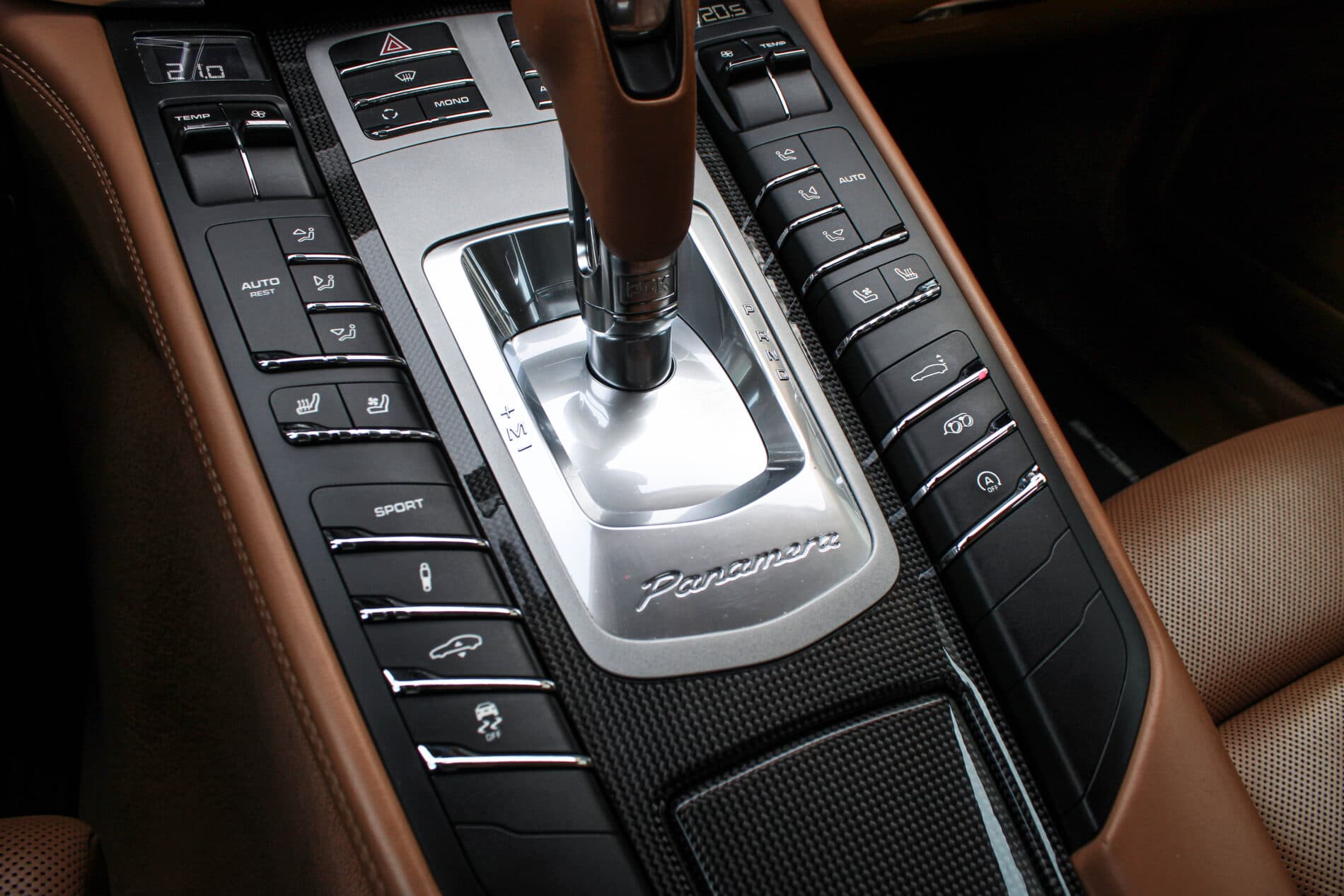 2010 Porsche Panamera S / 4S, čierna sedan, 264 126 km