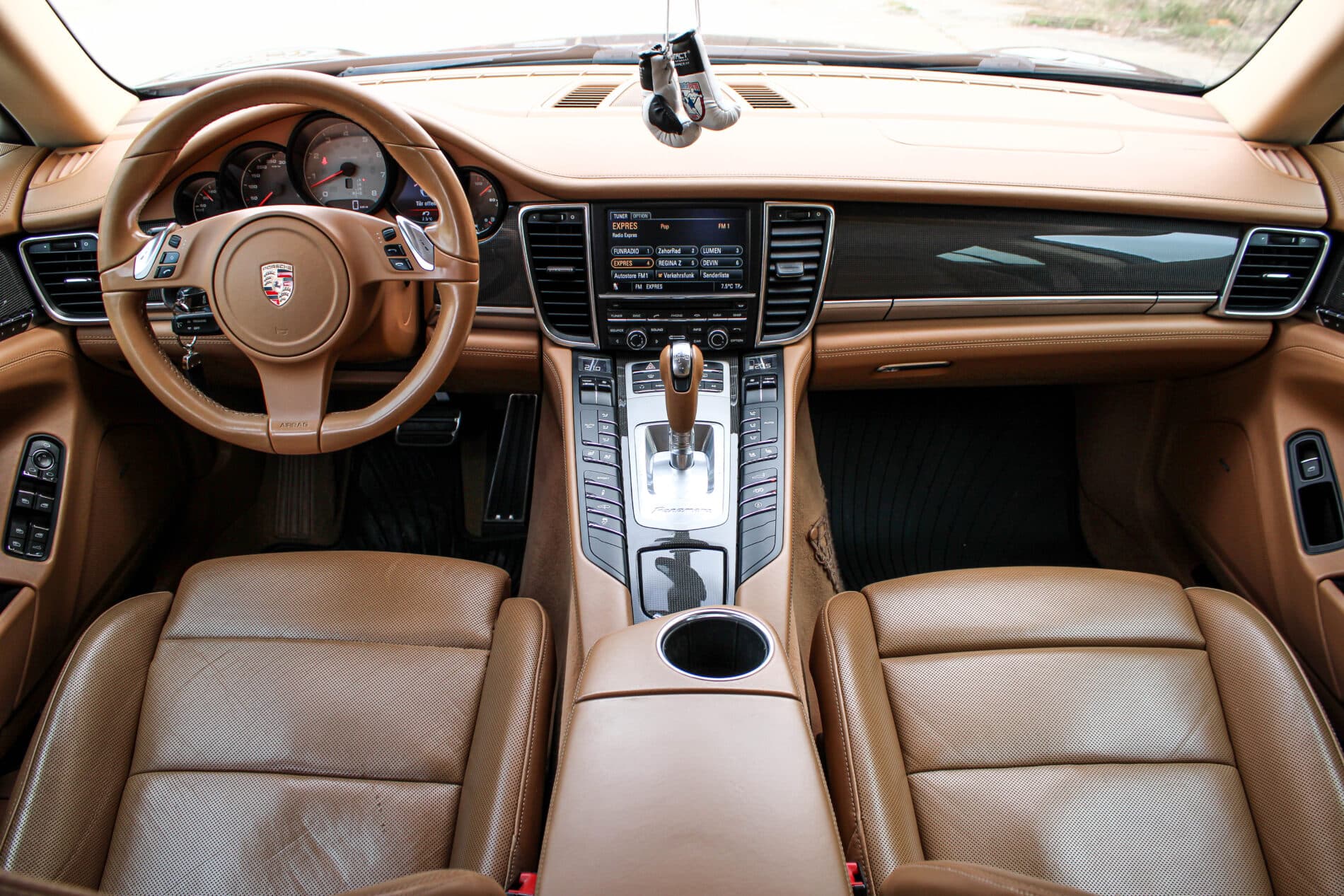 2010 Porsche Panamera S / 4S, čierna sedan, 264 126 km