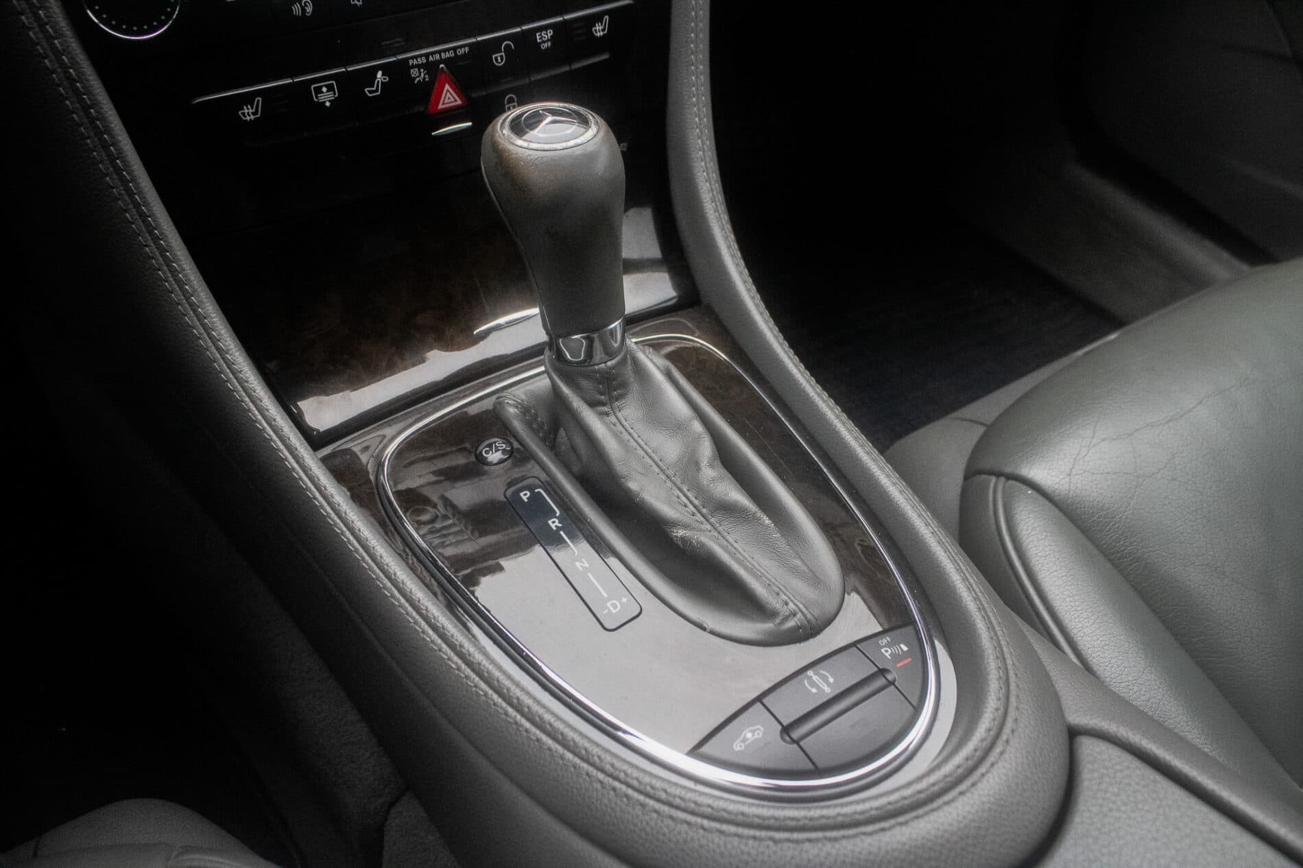 2005 Mercedes-Benz CLS 350, čierna sedan, 190 126 km
