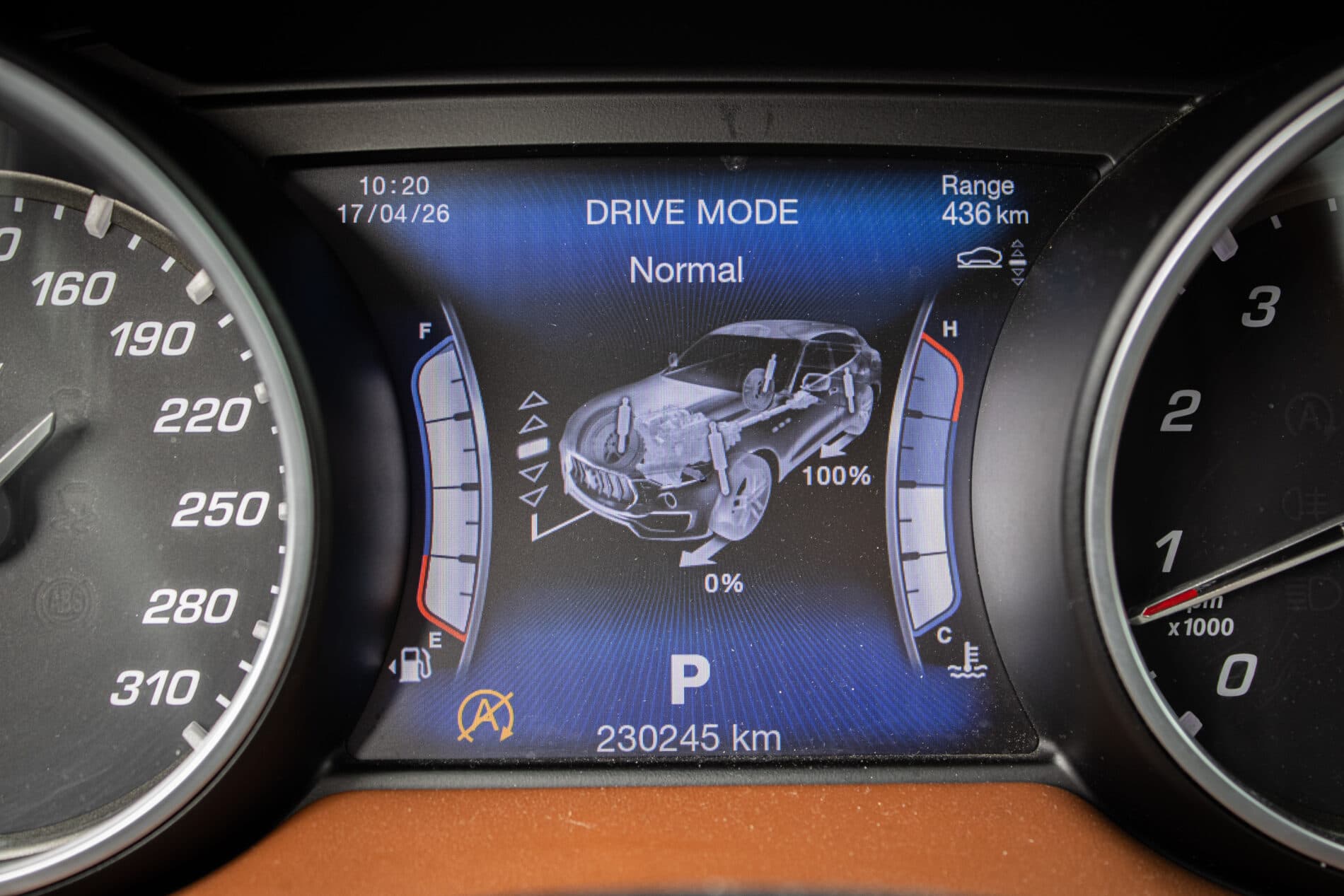 2016 Maserati Levante, biela suv, 230 245 km