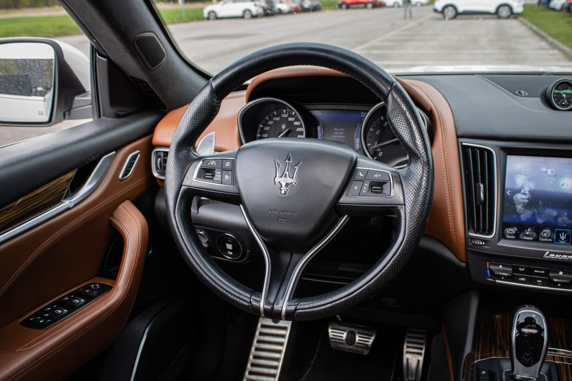 2016 Maserati Levante, biela suv, 230 245 km