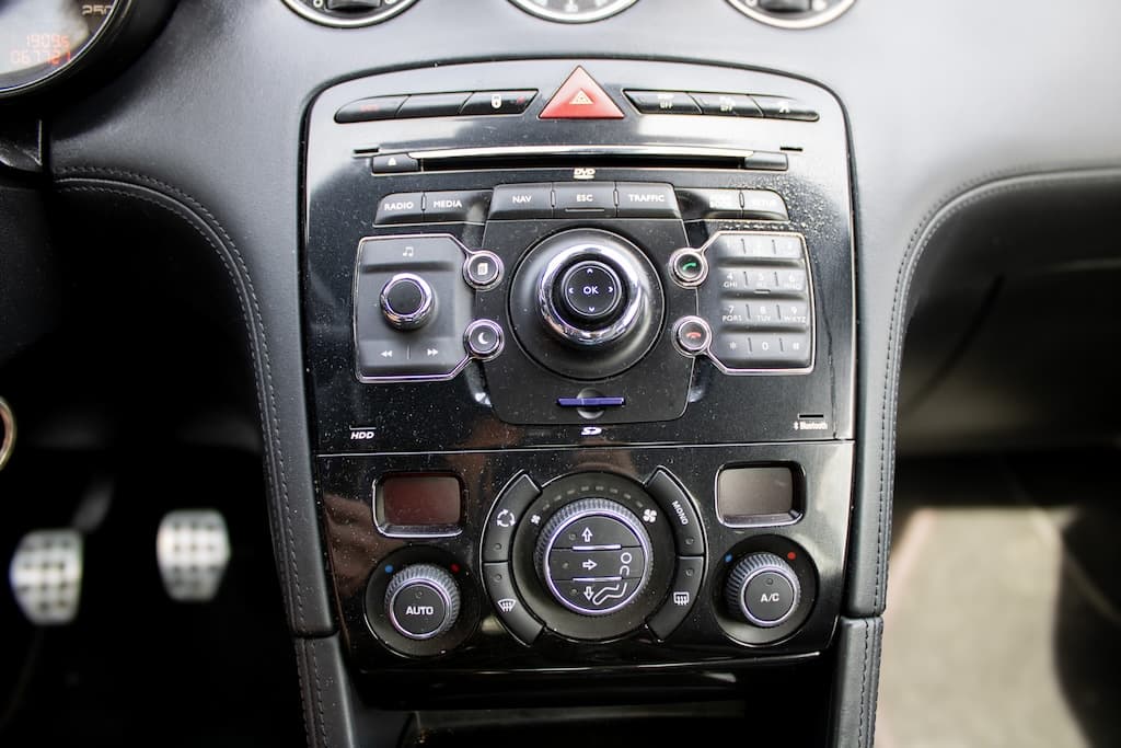 2011 Peugeot RCZ, oranžová kupé, 67 721 km