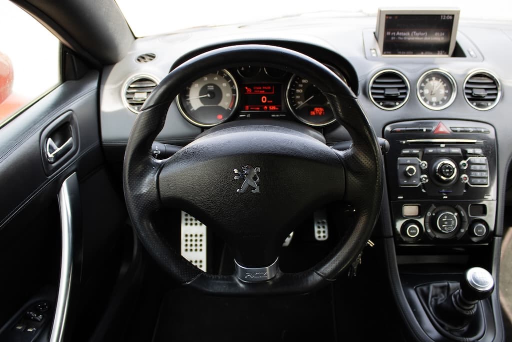 2011 Peugeot RCZ, oranžová kupé, 67 721 km