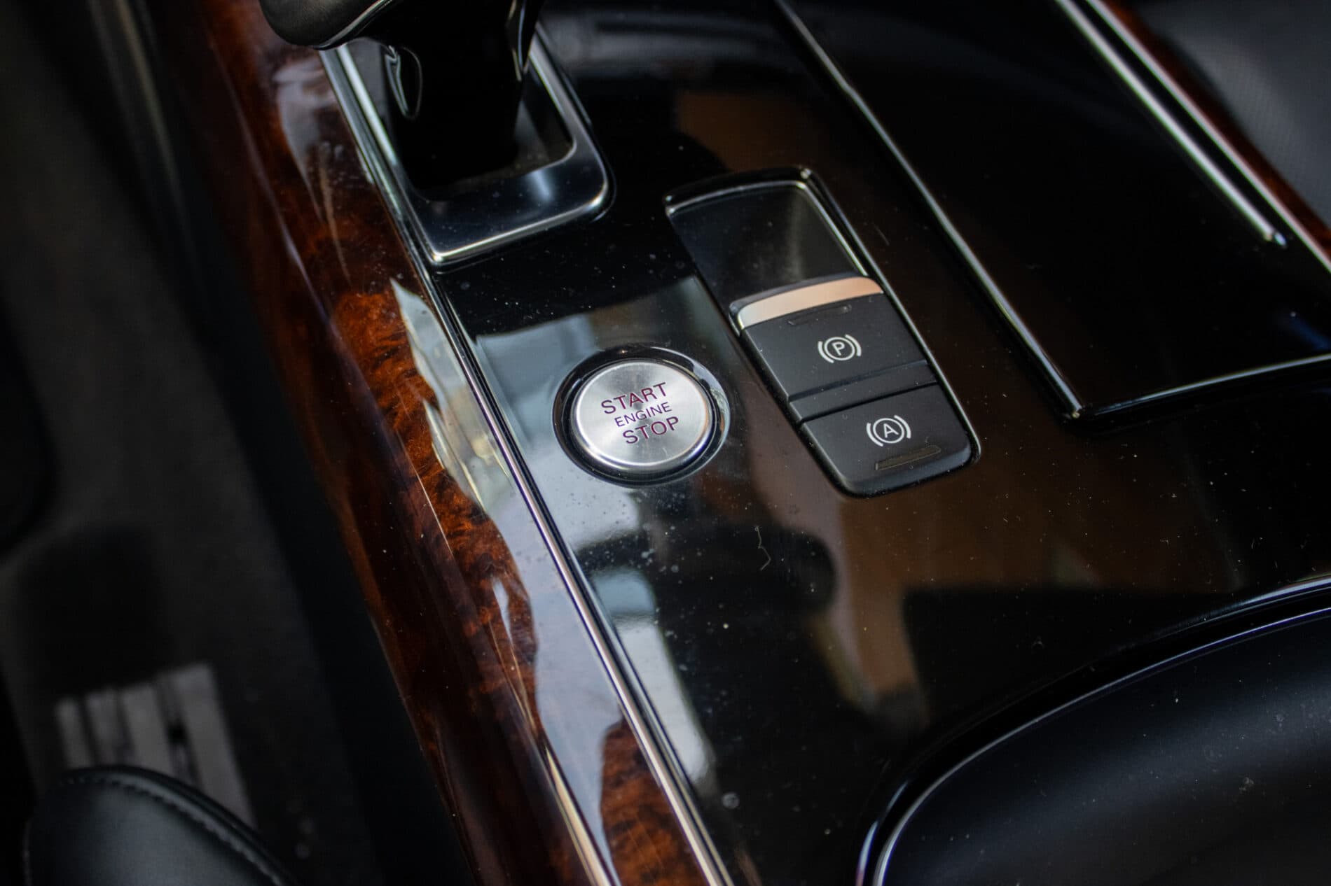 2013 AUDI A8, sivá sedan, 136 136 km