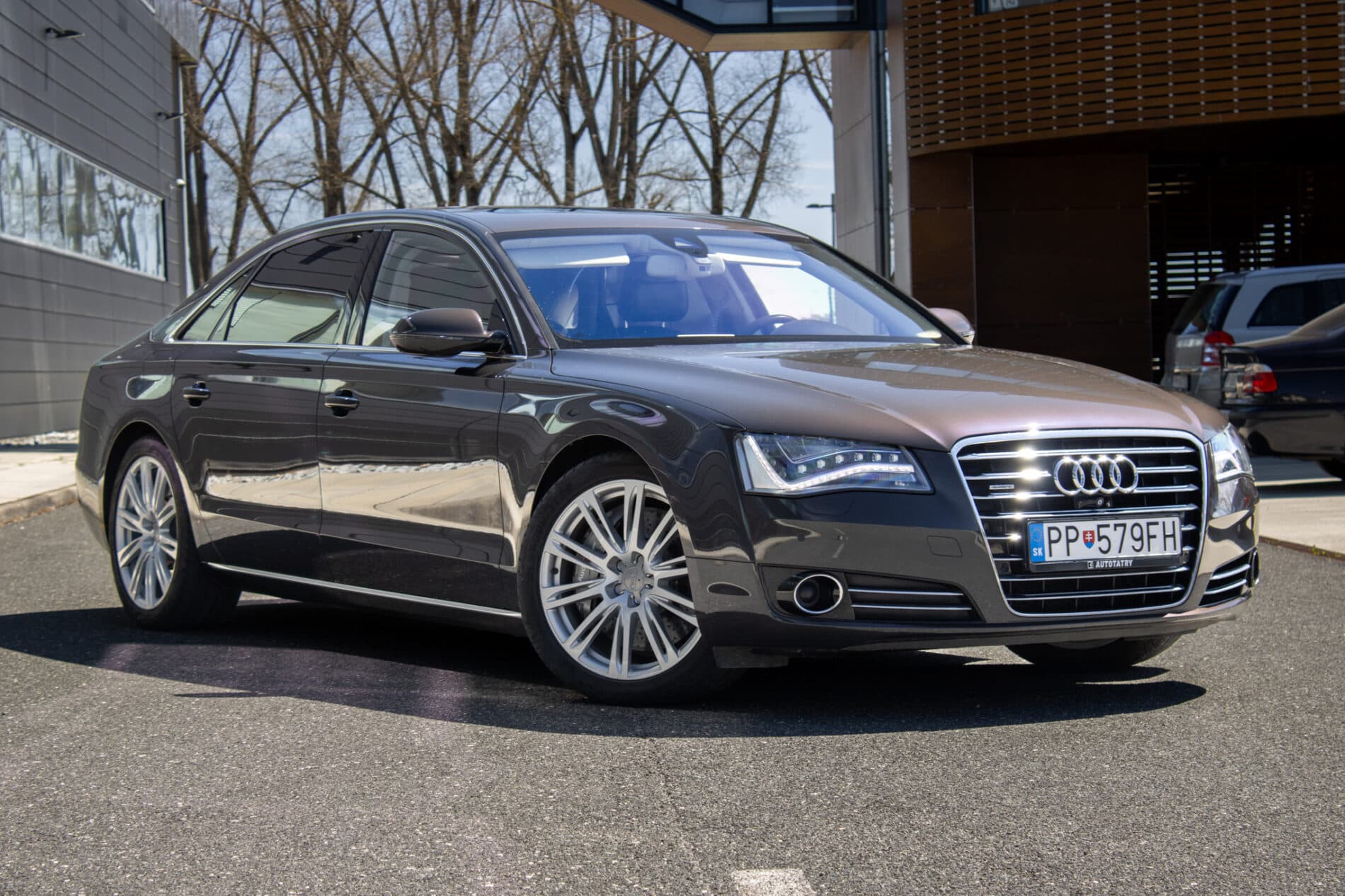 2013 AUDI A8, sivá sedan, 136 136 km