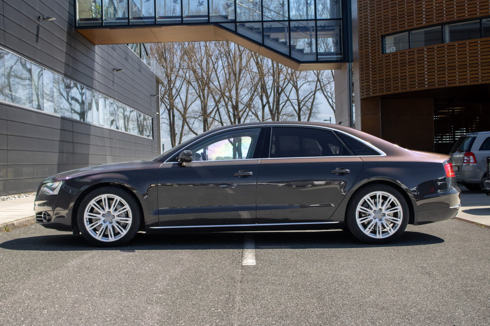 2013 AUDI A8, sivá sedan, 136 136 km