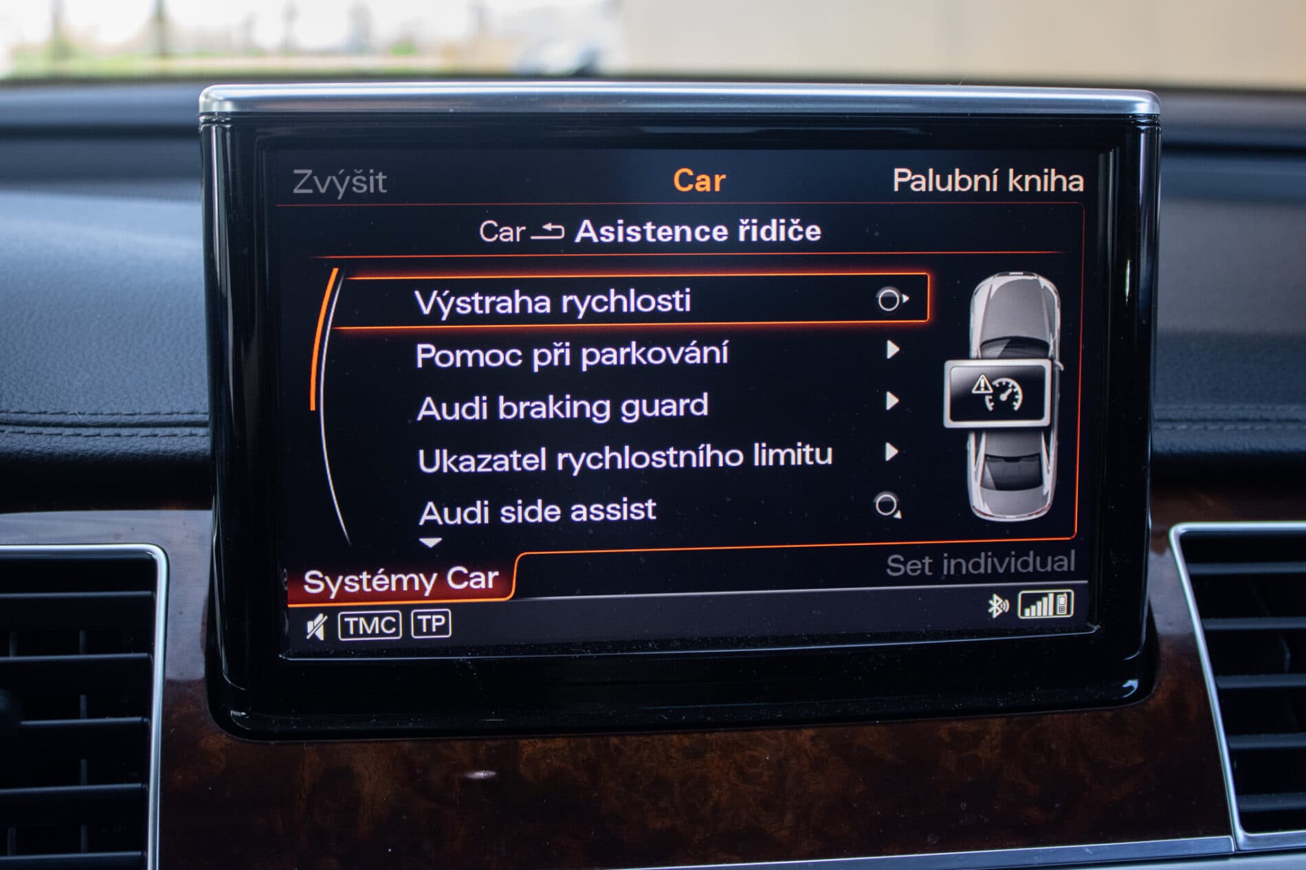 2013 AUDI A8, sivá sedan, 136 136 km