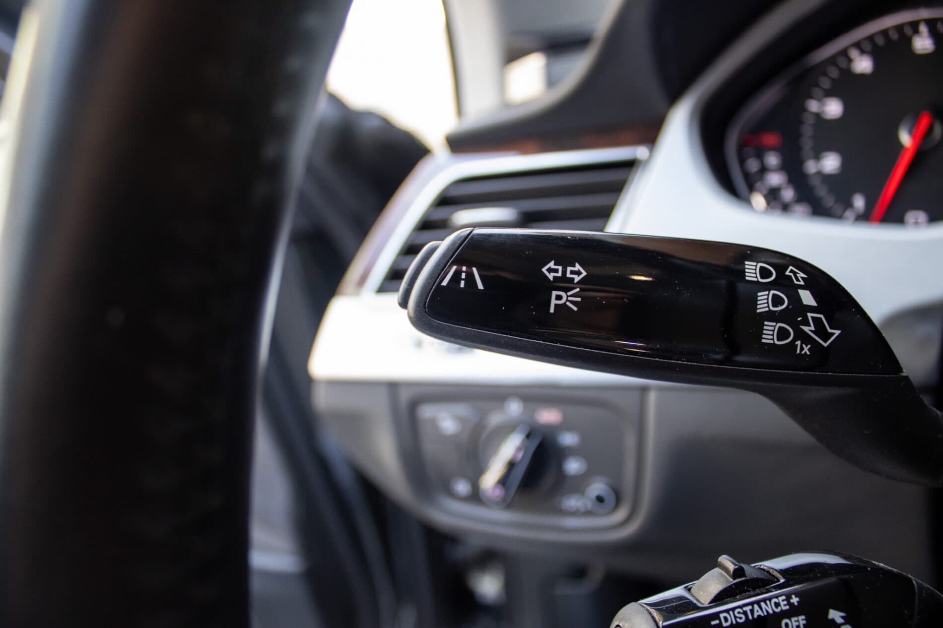 2013 AUDI A8, sivá sedan, 136 136 km