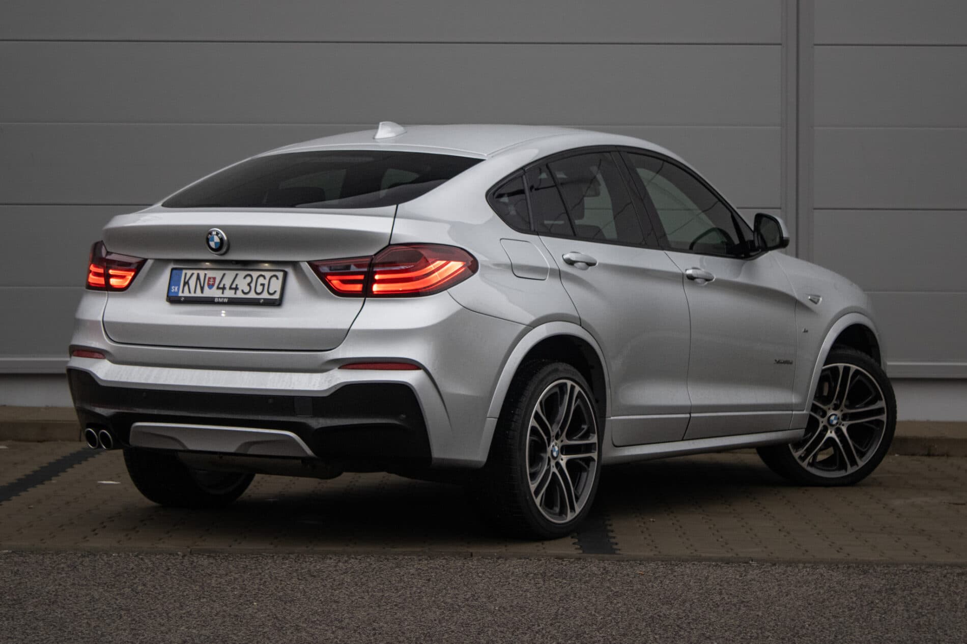 2018 BMW X4 35d, strieborná suv, 128 717 km