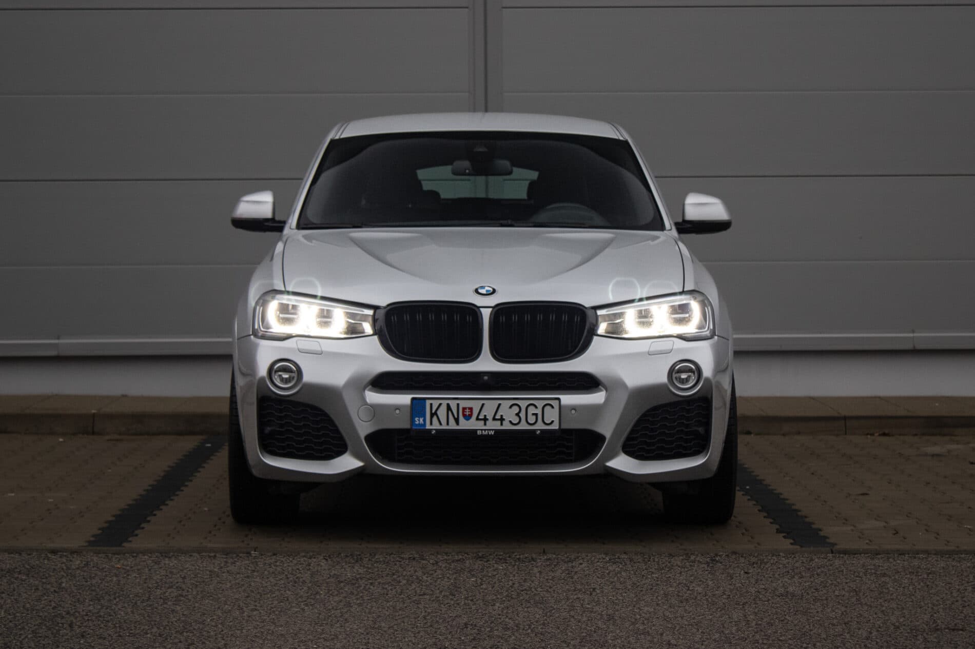 2018 BMW X4 35d, strieborná suv, 128 717 km
