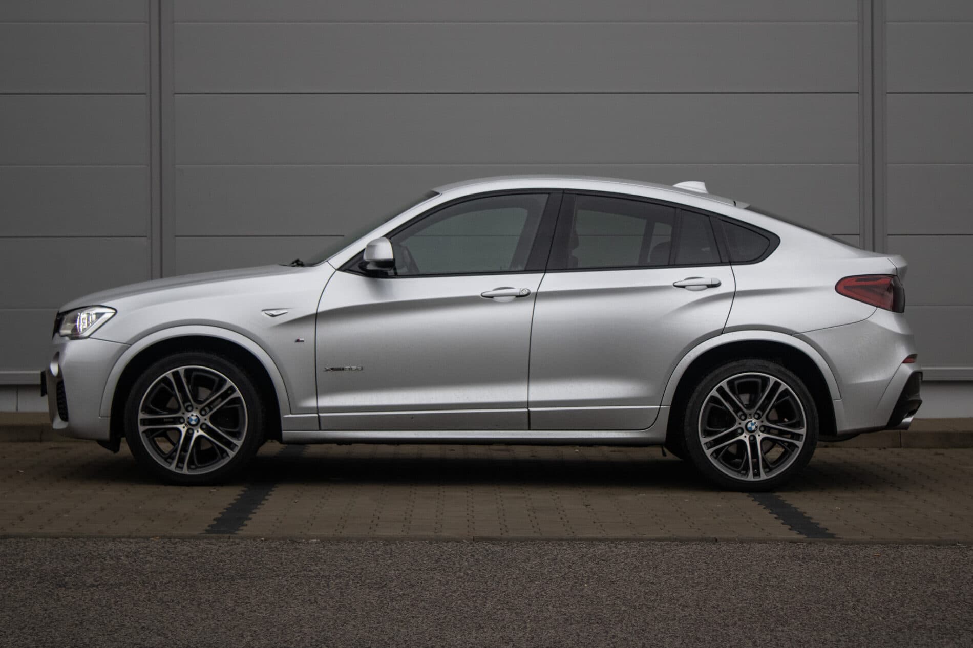 2018 BMW X4 35d, strieborná suv, 128 717 km