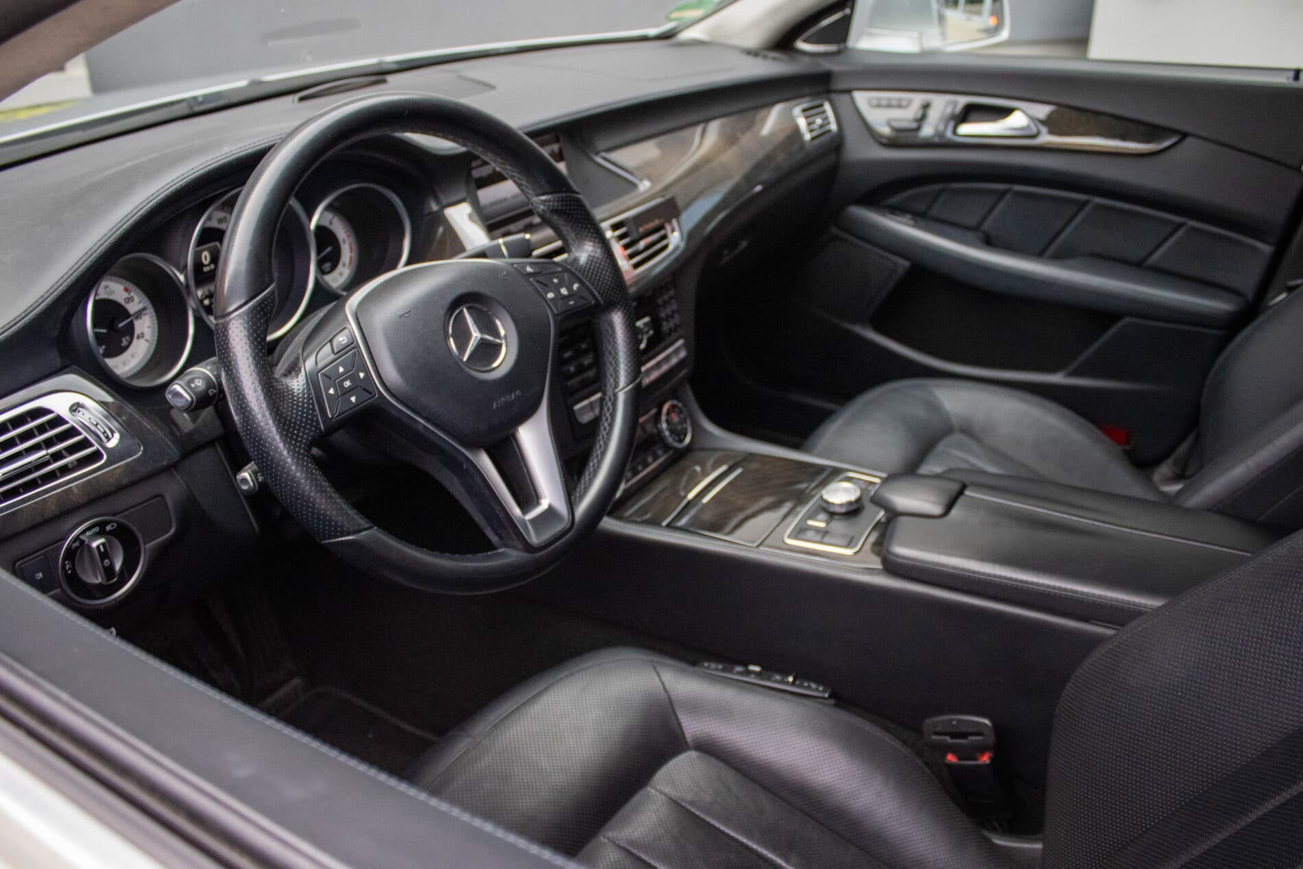 2013 Mercedes-Benz CLS 350 CDI, sivá kombi, 256 400 km