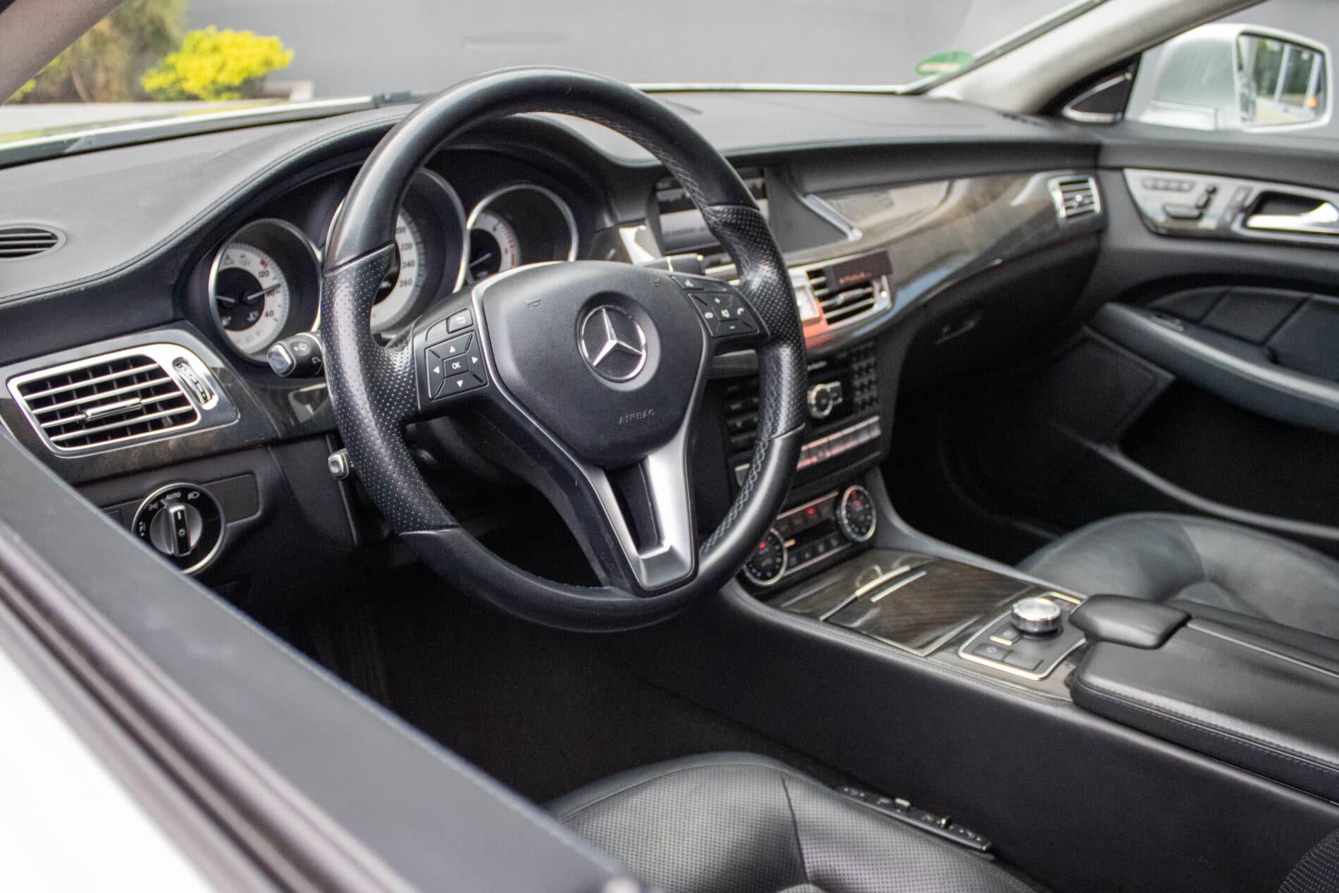 2013 Mercedes-Benz CLS 350 CDI, sivá kombi, 256 400 km