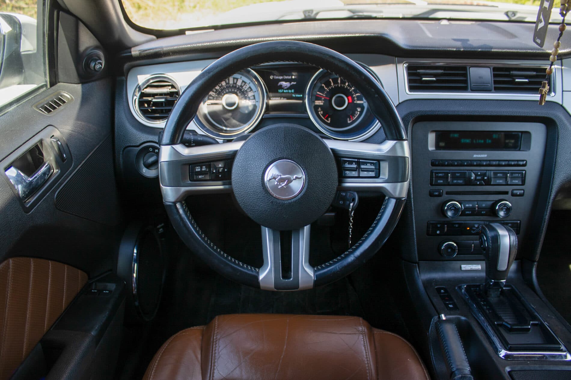 2012 Ford Mustang, biela kupé, 198 960 km