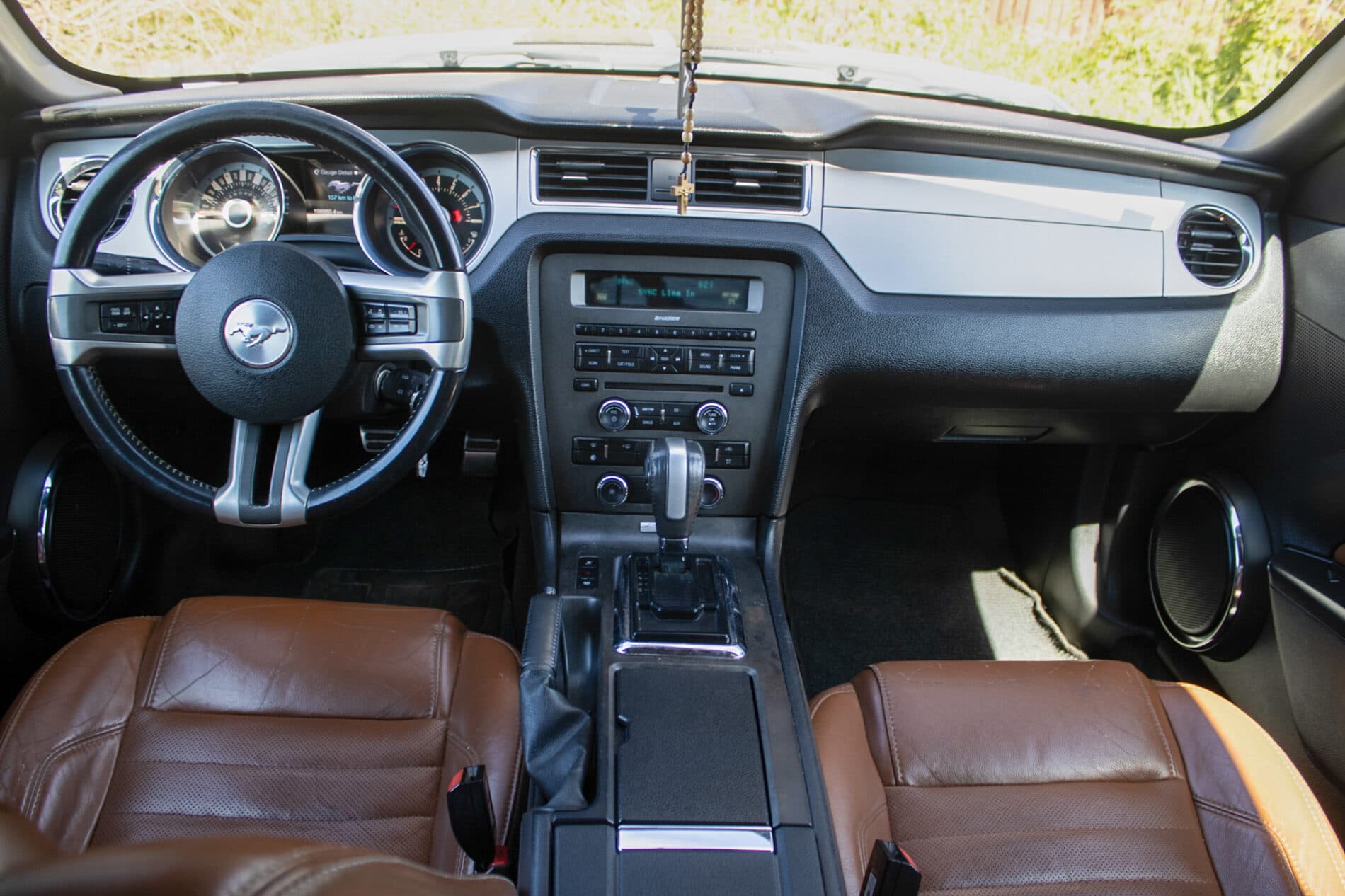 2012 Ford Mustang, biela kupé, 198 960 km