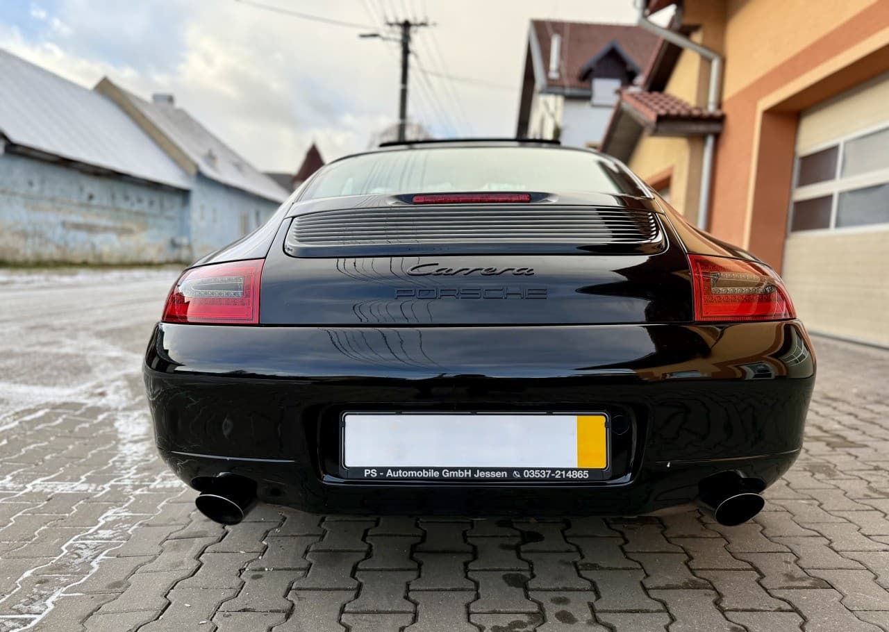 2001 Porsche 996 Carrera / 4, čierna kupé, 141 977 km