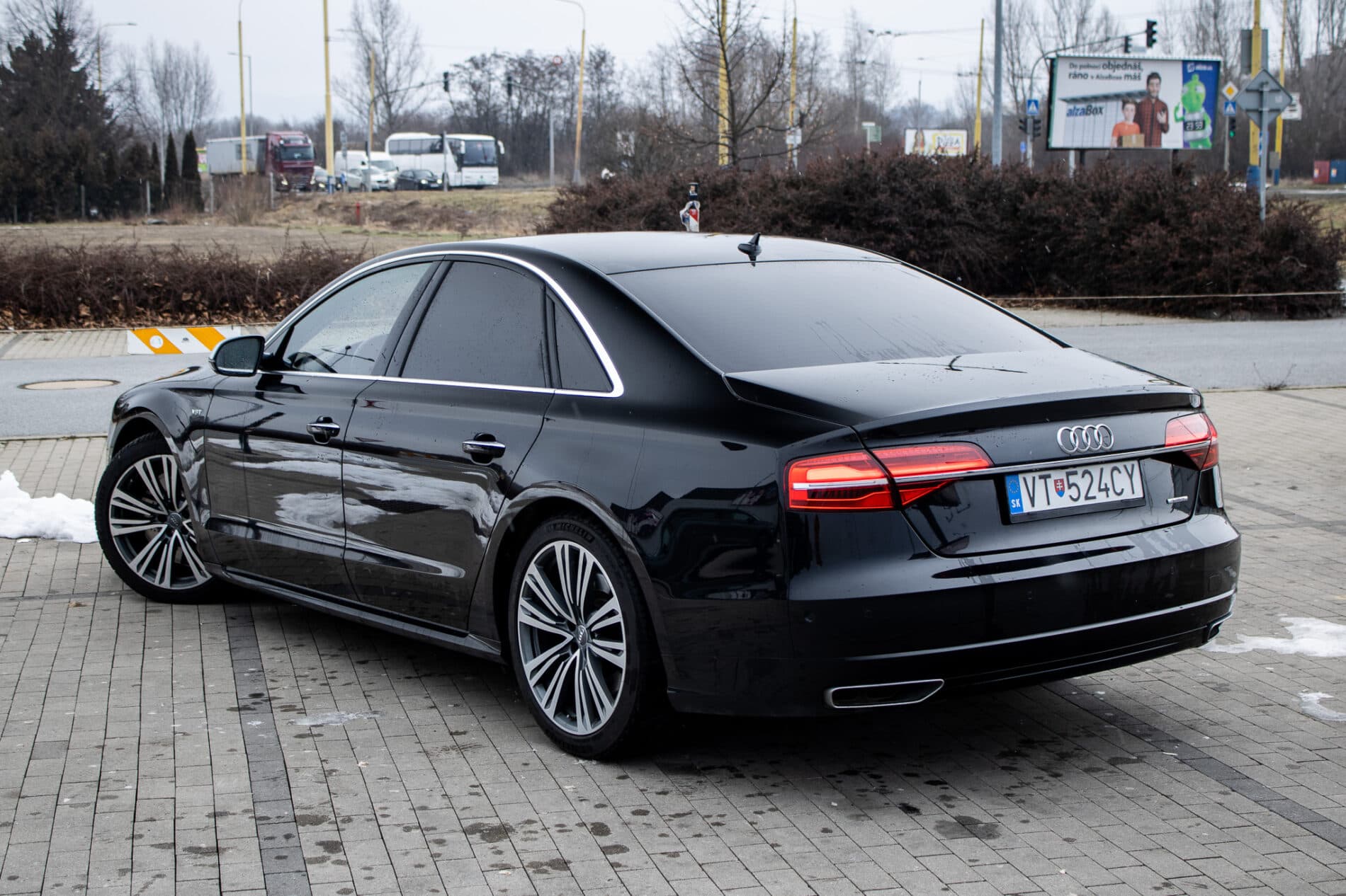 2016 AUDI A8, čierna sedan, 186 825 km