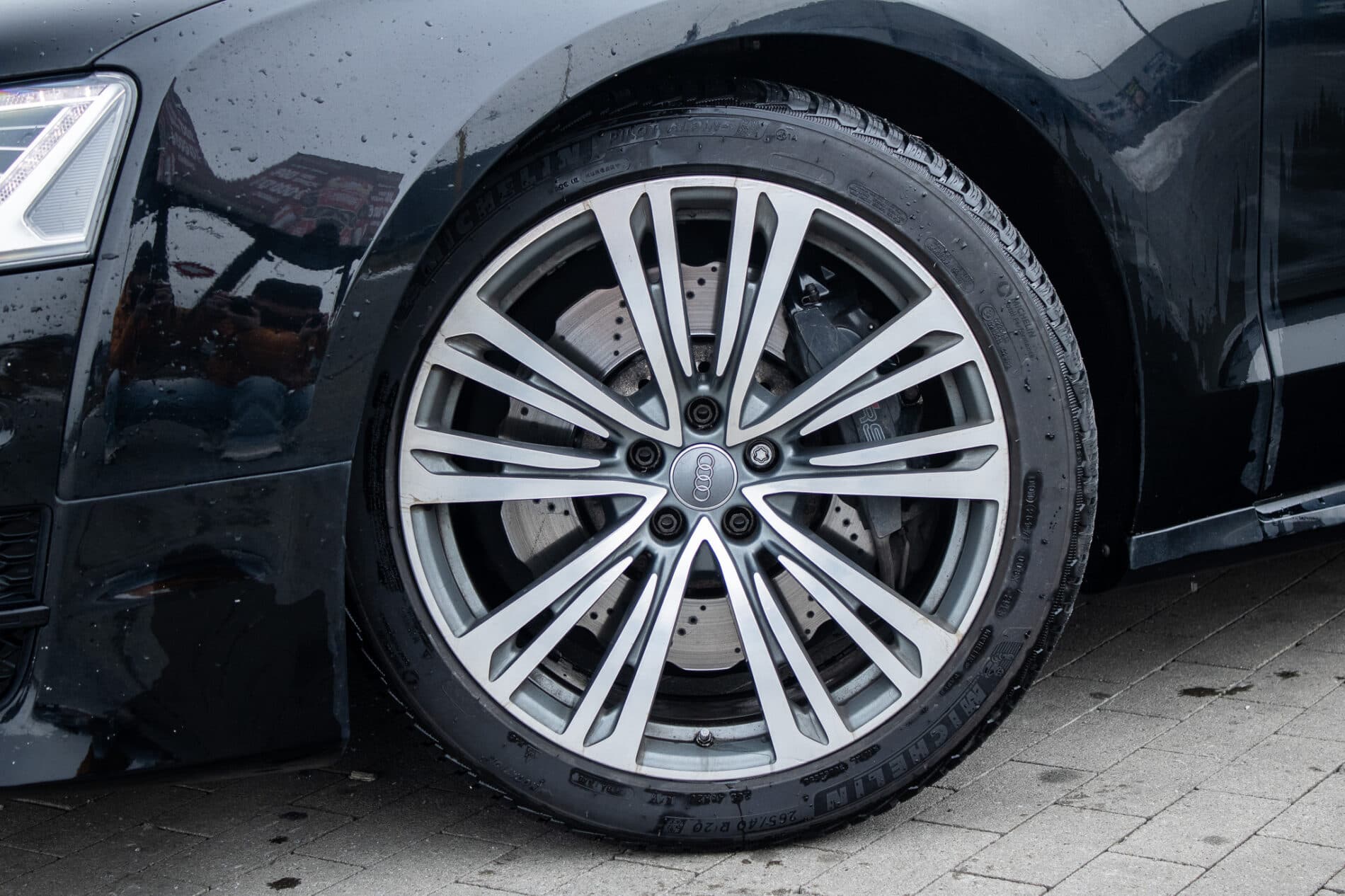 2016 AUDI A8, čierna sedan, 186 825 km