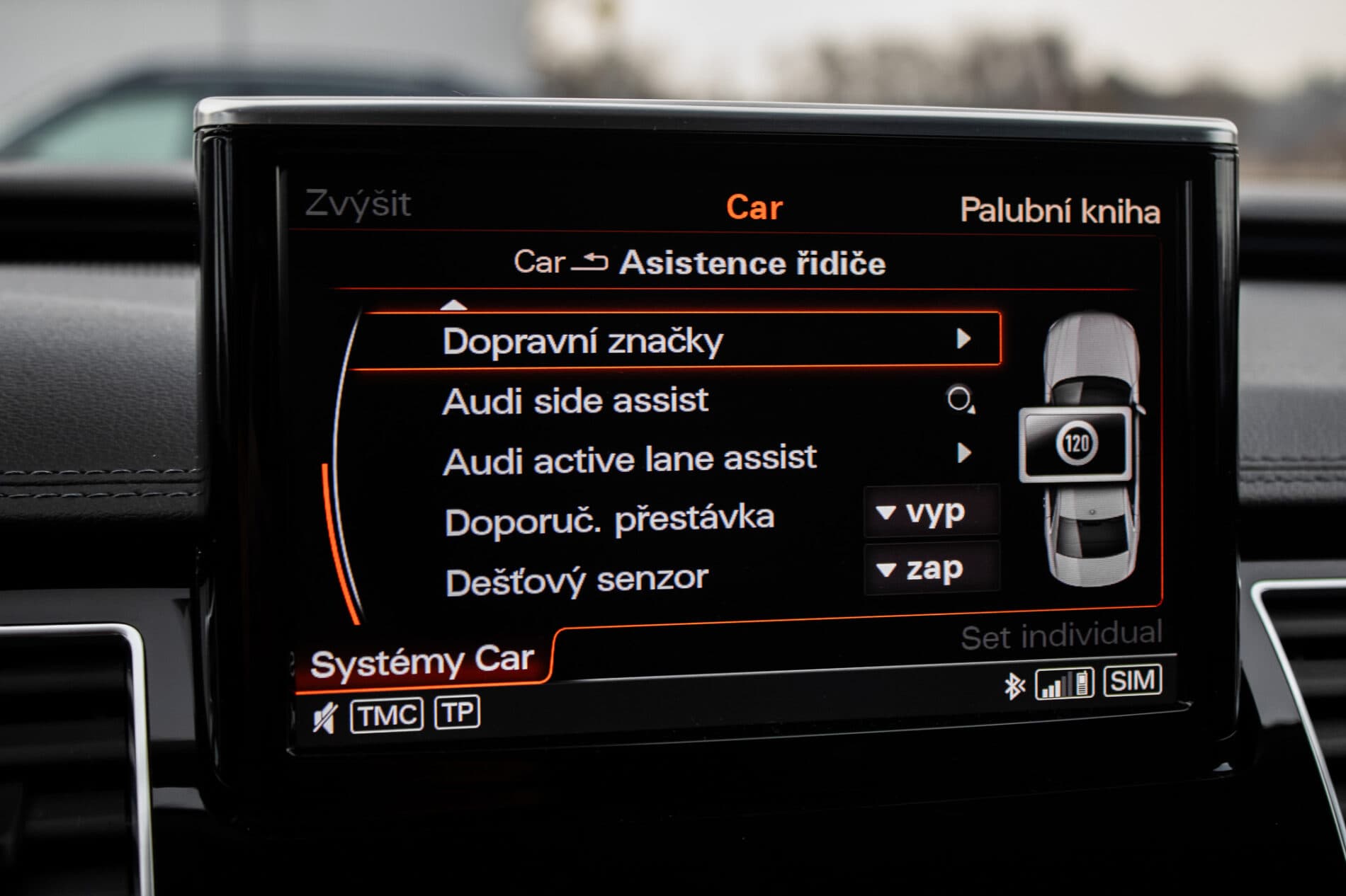 2016 AUDI A8, čierna sedan, 186 825 km