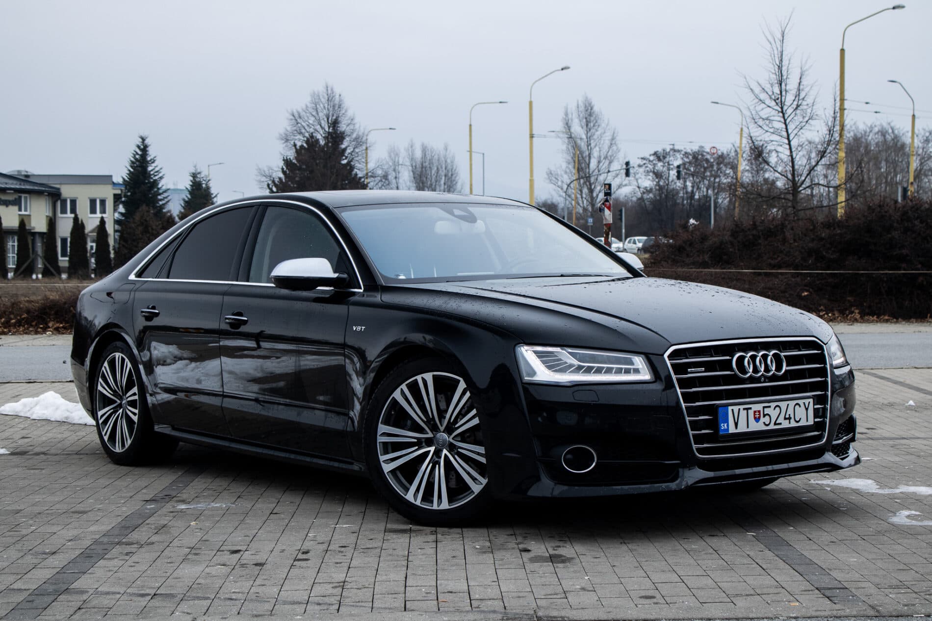 2016 AUDI A8, čierna sedan, 186 825 km
