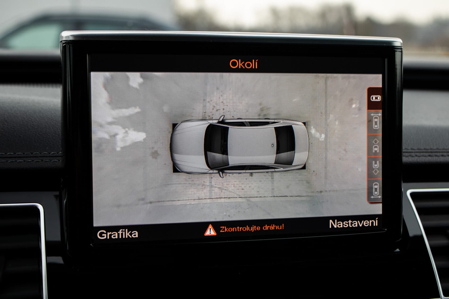 2016 AUDI A8, čierna sedan, 186 825 km