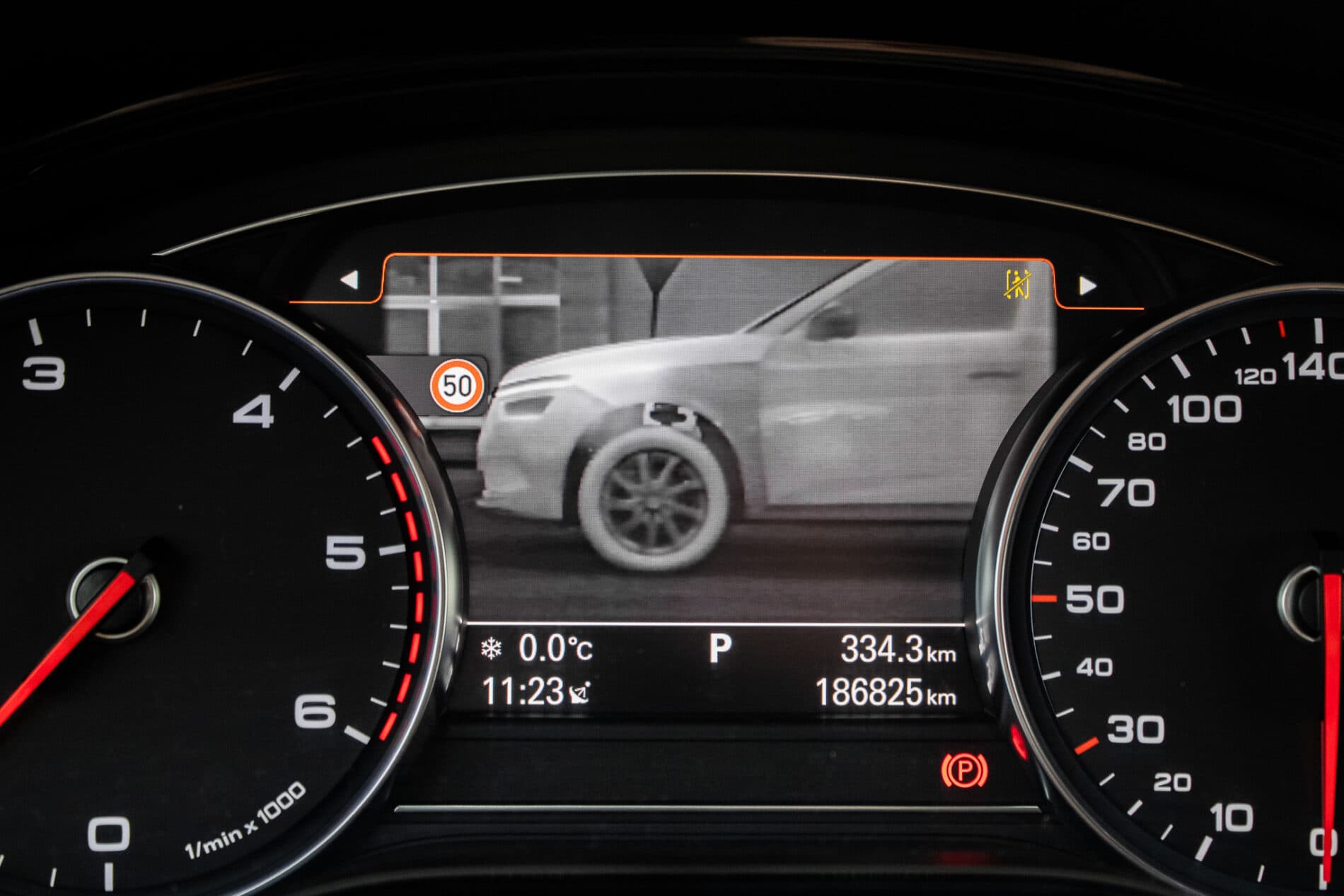 2016 AUDI A8, čierna sedan, 186 825 km