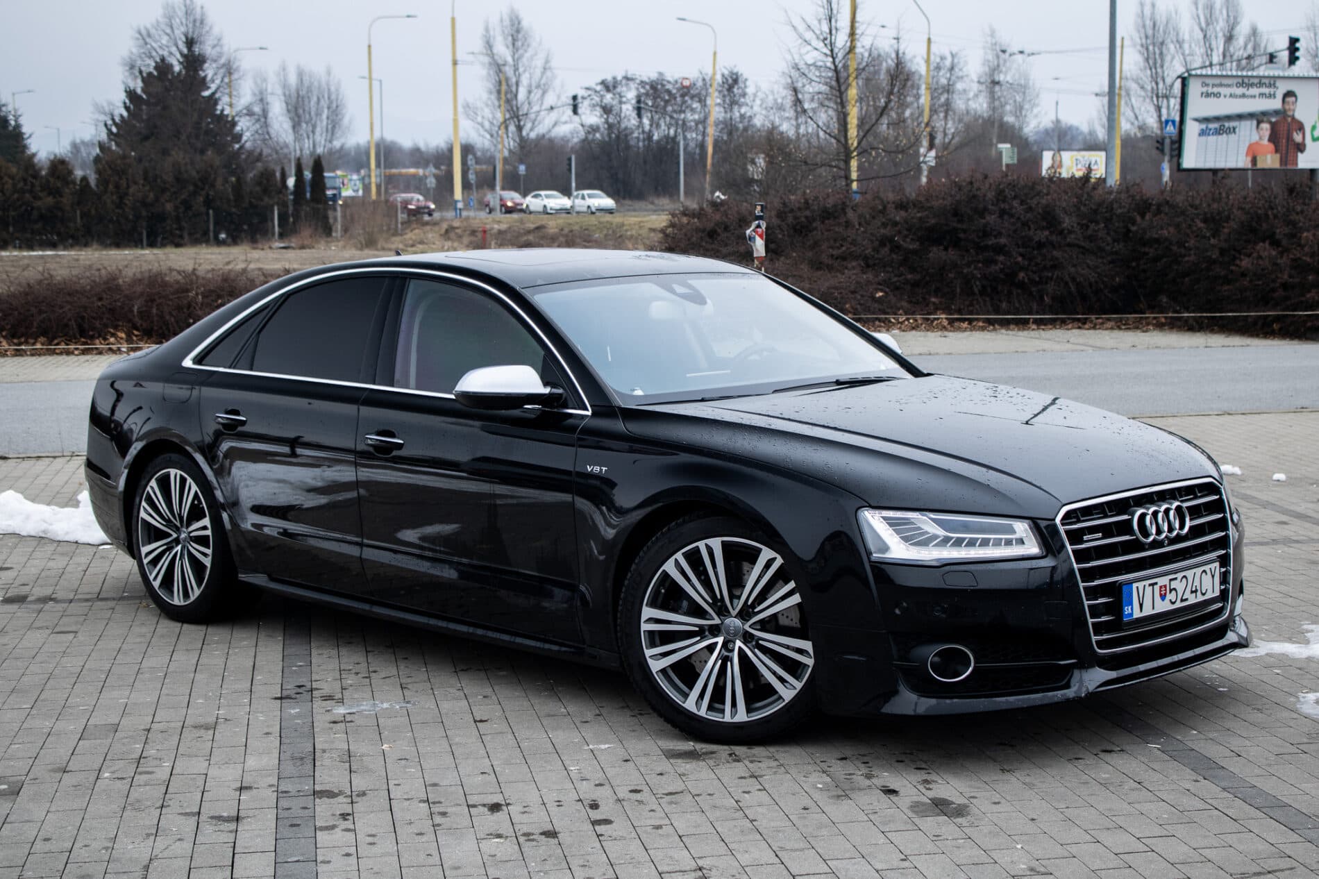 2016 AUDI A8, čierna sedan, 186 825 km