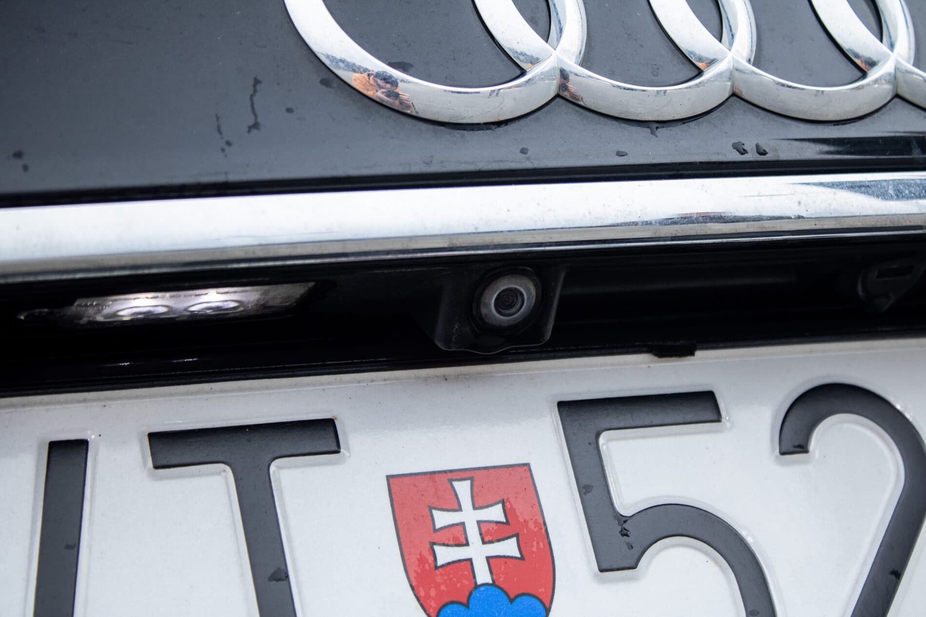 2016 AUDI A8, čierna sedan, 186 825 km